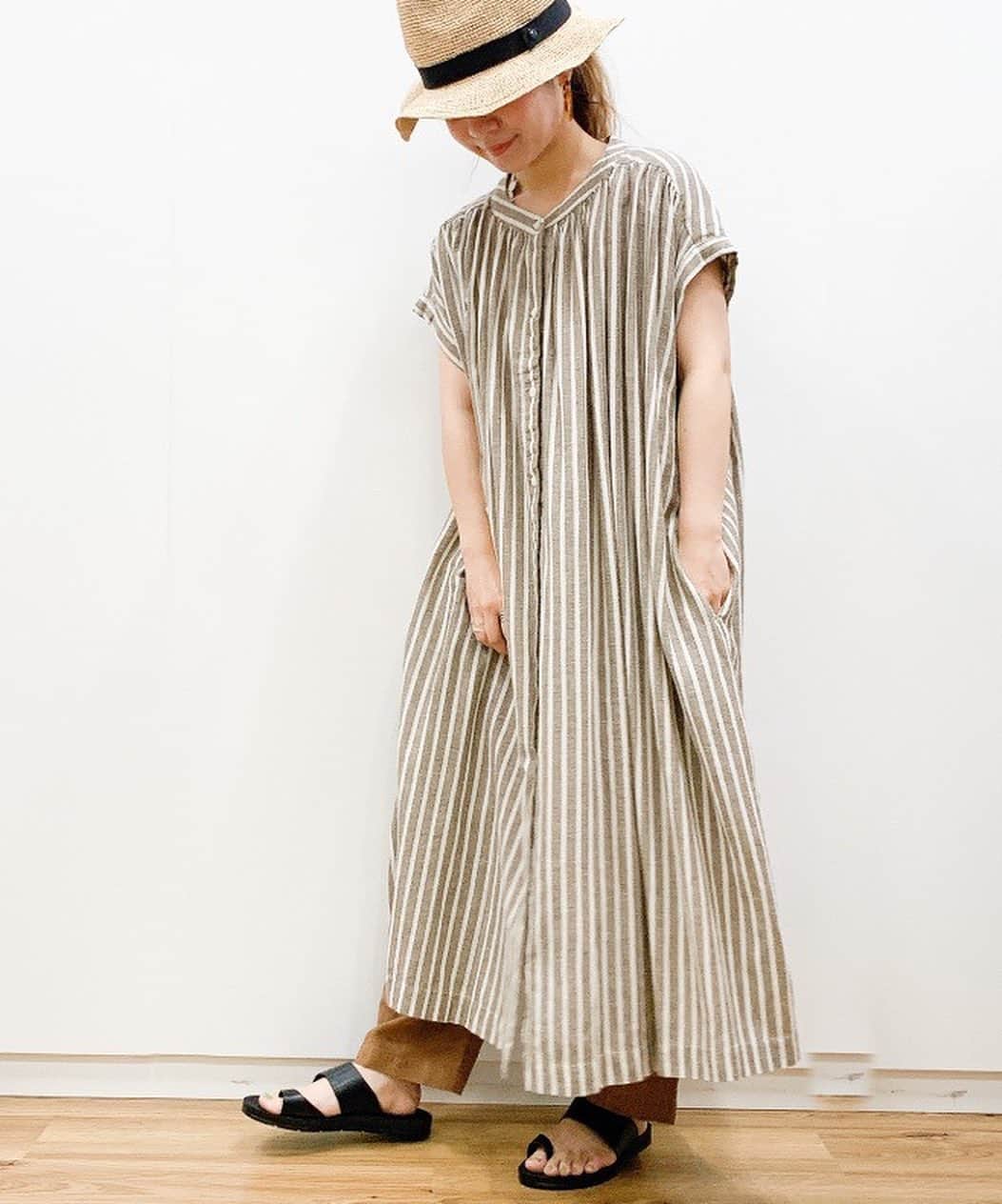 ［.st］ / ドットエスティさんのインスタグラム写真 - (［.st］ / ドットエスティInstagram)「【STAFF SNAP】今売れているのはコレ！﻿ 最新「ワンピース」ランキング TOP5﻿🏆 ﻿ ————————————————————————  ①#studioclip  リネンブレンドシャンブレーワンピース(品番2873264)  ②#studioclip  みんなでつくった100日のサマーワンピース（品番2888767）  ③#globalwork  リラックス美人フレンチスリーブワンピ（品番884066）  ④#globalwork  2WAYサテンキャミワンピース（品番888596）  ⑤#studioclip  マルチストライプスキッパーワンピース（2867169）  画像をタップして、ショッピング🛒﻿ ﻿  ➖campaign➖﻿ ﻿ 予約アイテムがいつでもポイント2倍。﻿ 会員特典がもっとお得になりました。﻿ ﻿ 詳しくは⇩﻿ 公式アカウント @dotst_official のプロフィール欄URLから.st WEB STORE TOPページにてご覧でください🔎﻿ ﻿ ————————————————————————﻿ ﻿ #ワンピース#売れ筋 #ランキング #楽ちん #楽ちんコーデ #コーデ #トレンド #コーディネート#新作#夏コーデ #夏トレンド #スタッフ #スタッフコーデ #トレンドファッション #カジュアル #ナチュラル#カジュアルコーデ #カジュアルファッション #リラックス #dotst #ドットエスティ #adastria#アダストリア」7月28日 19時24分 - dotst_official