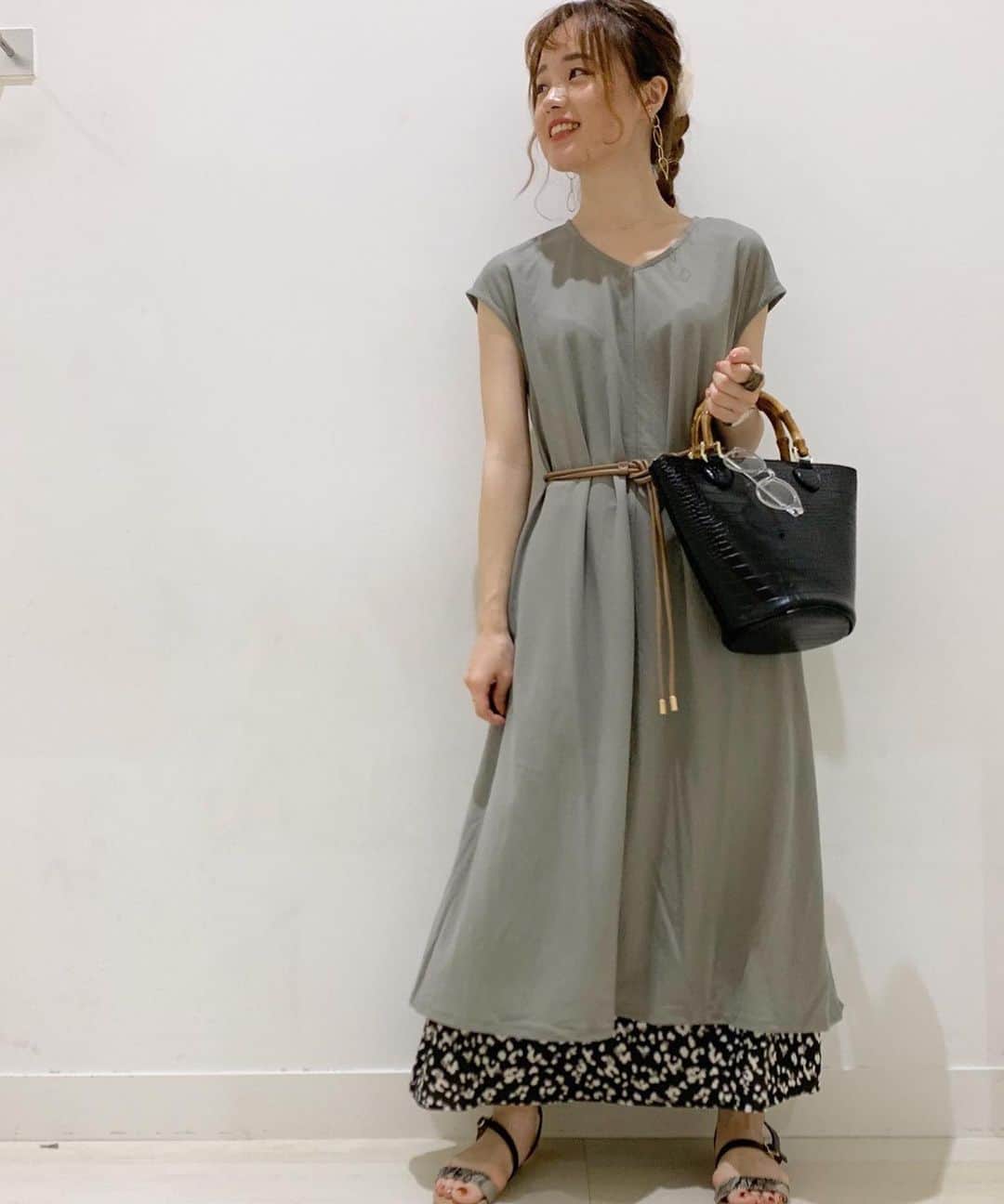 ［.st］ / ドットエスティさんのインスタグラム写真 - (［.st］ / ドットエスティInstagram)「【STAFF SNAP】今売れているのはコレ！﻿ 最新「ワンピース」ランキング TOP5﻿🏆 ﻿ ————————————————————————  ①#studioclip  リネンブレンドシャンブレーワンピース(品番2873264)  ②#studioclip  みんなでつくった100日のサマーワンピース（品番2888767）  ③#globalwork  リラックス美人フレンチスリーブワンピ（品番884066）  ④#globalwork  2WAYサテンキャミワンピース（品番888596）  ⑤#studioclip  マルチストライプスキッパーワンピース（2867169）  画像をタップして、ショッピング🛒﻿ ﻿  ➖campaign➖﻿ ﻿ 予約アイテムがいつでもポイント2倍。﻿ 会員特典がもっとお得になりました。﻿ ﻿ 詳しくは⇩﻿ 公式アカウント @dotst_official のプロフィール欄URLから.st WEB STORE TOPページにてご覧でください🔎﻿ ﻿ ————————————————————————﻿ ﻿ #ワンピース#売れ筋 #ランキング #楽ちん #楽ちんコーデ #コーデ #トレンド #コーディネート#新作#夏コーデ #夏トレンド #スタッフ #スタッフコーデ #トレンドファッション #カジュアル #ナチュラル#カジュアルコーデ #カジュアルファッション #リラックス #dotst #ドットエスティ #adastria#アダストリア」7月28日 19時24分 - dotst_official