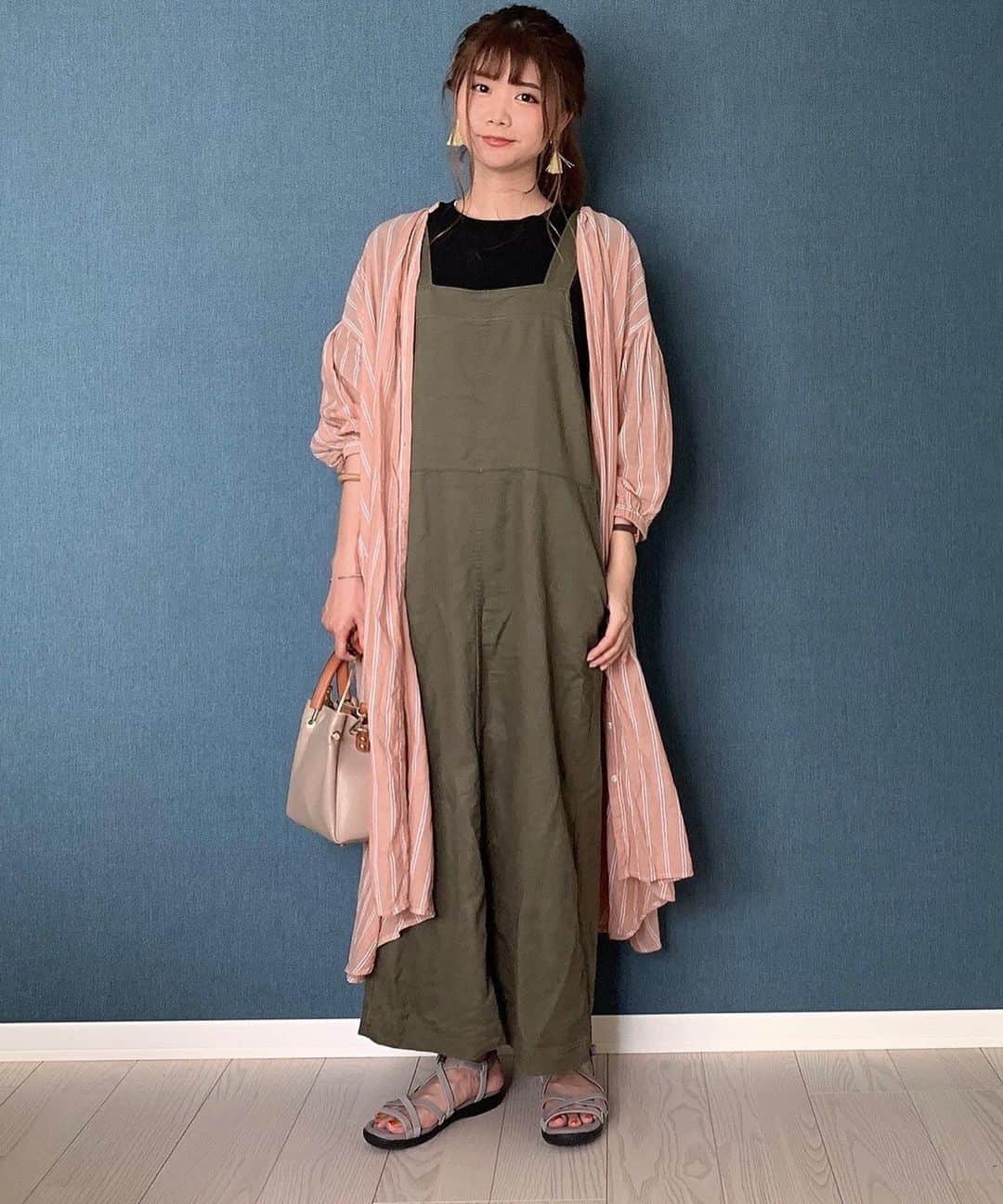 ［.st］ / ドットエスティさんのインスタグラム写真 - (［.st］ / ドットエスティInstagram)「【STAFF SNAP】今売れているのはコレ！﻿ 最新「ワンピース」ランキング TOP5﻿🏆 ﻿ ————————————————————————  ①#studioclip  リネンブレンドシャンブレーワンピース(品番2873264)  ②#studioclip  みんなでつくった100日のサマーワンピース（品番2888767）  ③#globalwork  リラックス美人フレンチスリーブワンピ（品番884066）  ④#globalwork  2WAYサテンキャミワンピース（品番888596）  ⑤#studioclip  マルチストライプスキッパーワンピース（2867169）  画像をタップして、ショッピング🛒﻿ ﻿  ➖campaign➖﻿ ﻿ 予約アイテムがいつでもポイント2倍。﻿ 会員特典がもっとお得になりました。﻿ ﻿ 詳しくは⇩﻿ 公式アカウント @dotst_official のプロフィール欄URLから.st WEB STORE TOPページにてご覧でください🔎﻿ ﻿ ————————————————————————﻿ ﻿ #ワンピース#売れ筋 #ランキング #楽ちん #楽ちんコーデ #コーデ #トレンド #コーディネート#新作#夏コーデ #夏トレンド #スタッフ #スタッフコーデ #トレンドファッション #カジュアル #ナチュラル#カジュアルコーデ #カジュアルファッション #リラックス #dotst #ドットエスティ #adastria#アダストリア」7月28日 19時24分 - dotst_official