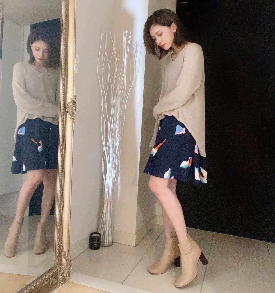 石黒美帆のインスタグラム：「*﻿ *﻿ knit#AKTE﻿ dress#SaturdayClub boots#emmelrefines ﻿ ﻿ ﻿ リゾートに行けたら着たいな‥♡﻿ と思っていたワンピースなんですが、今年はキャンセルになってしまったので、秋こうやって着ようかなと思っている妄想コーデ☺️🍁﻿ ﻿ ﻿ ﻿ ﻿ #fashion#fashionstyle#fashiongram#instafashion#outfit#ootd#dailylook#righthererightnow#pr#패션#오오티디#ファッション#コーデ#リゾートコーデ#透かし編みニット#夏コーデ#夏服﻿#アクテ#エメルリファインズ」