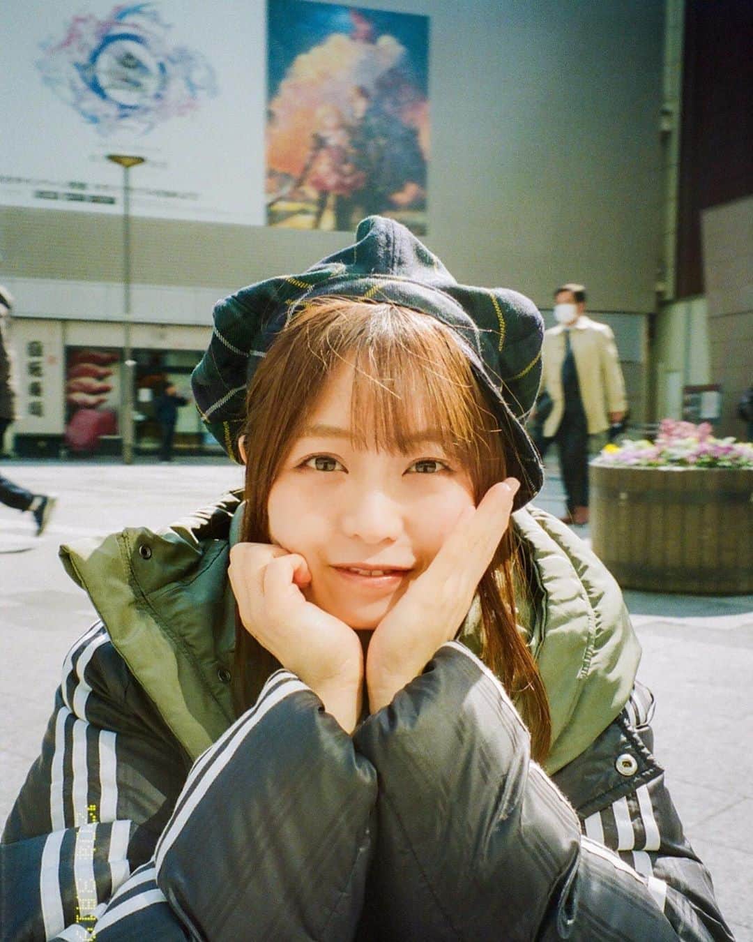 弘松菜摘のインスタグラム：「.  .  にっこり  #何気ない瞬間を残したい」