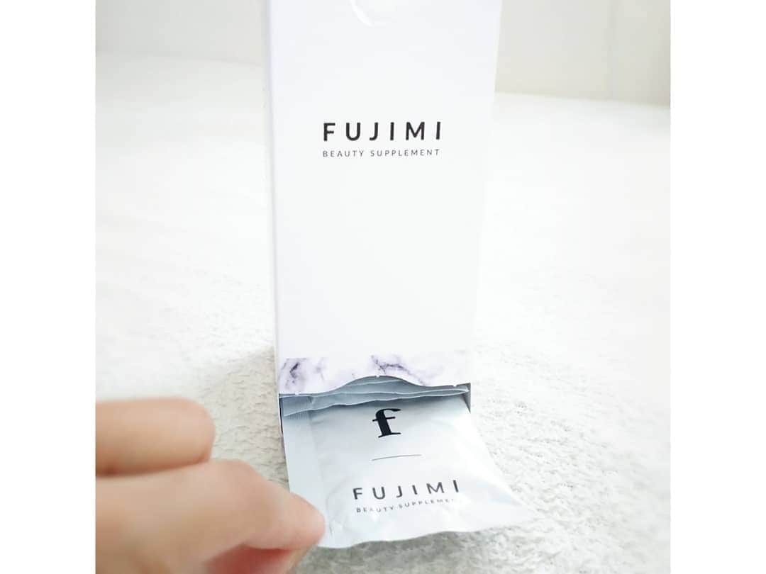 市川みかさんのインスタグラム写真 - (市川みかInstagram)「FUJIMI(@fujimi_official)さんの無料肌診断からカスタマイズして頂いた私専用サプリメント。 自分に合ったサプリだから安心して続けられる～♪  パッケージの箱もそのまま利用出来て、一袋ずつ取り出せるのは画期的✨ 巾着袋も付いているから外出する際にもサプリを用意して持ち歩けるし、他の小物を入れてもいいね☆  . #FUJIMI  #サプリメント #オーダーメイド #カスタマイズ #肌 #美容 #supplements #ordermade #customize #beauty #model #PR #japanesegirl #InstagramJapan #photos #photography #photooftheday #picoftheday #tagsforlikes #tflers #follow #instagood #instadiary #instalike #instamood #instalove #instafollow #follow_back」7月28日 19時49分 - ichikawa_mika
