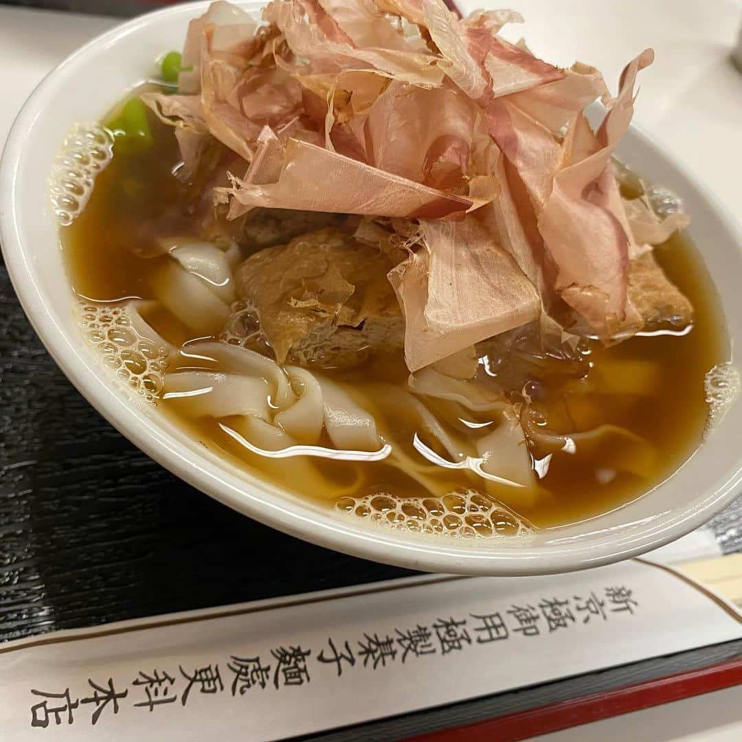 のインスタグラム：「新京極にある 『更科 本店』なる処で 『きしめん』なるものを食す！  #なる処 #なるもの食し  #nobmorley #森田展義 #祇園花月 の新喜劇は8月4日から再開！ #新京極 #更科 #きしめん #絶品なるもの #食しログ #2020年最高きしめん #ノミネート」