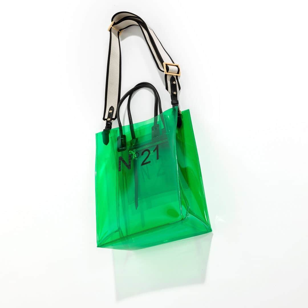 ヌメロ ヴェントゥーノさんのインスタグラム写真 - (ヌメロ ヴェントゥーノInstagram)「N21 Transparent Shopper. Back in stock. NOW. Link in bio. #N21 #numeroventuno #alessandrodellacqua #N21Shopper」7月28日 19時57分 - numeroventuno