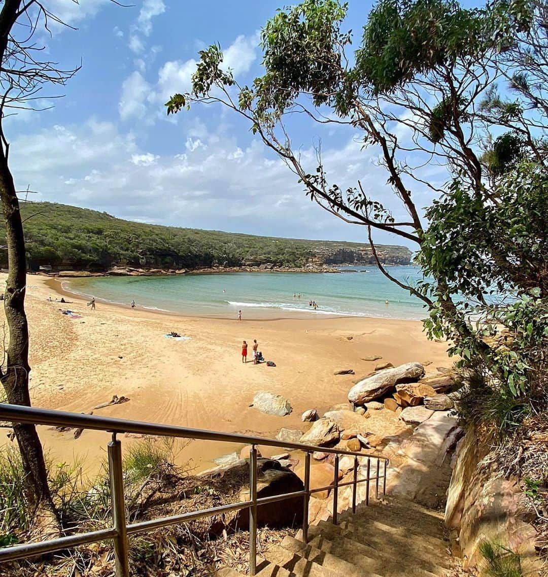 Australiaさんのインスタグラム写真 - (AustraliaInstagram)「Step on down, your adventure at @RoyalNationalPark awaits 👣 @marcjrees captured this enticing perspective of #WattamollaBeach, one of the many hidden swimming spots that can be found along #royalnationalpark’s 26-kilometre Coast Track. Located near @sydney in @visitnsw, there’s plenty to see in and do in Australia’s oldest national park, so we recommend joining a tour with @barefootdownunder to help you discover the park’s best-kept secrets; think photogenic rock formations, native #wildlife, magical #beaches and epic lookouts. #seeaustralia #newsouthwales #lovensw #ilovesydney #nswparks」7月28日 20時00分 - australia