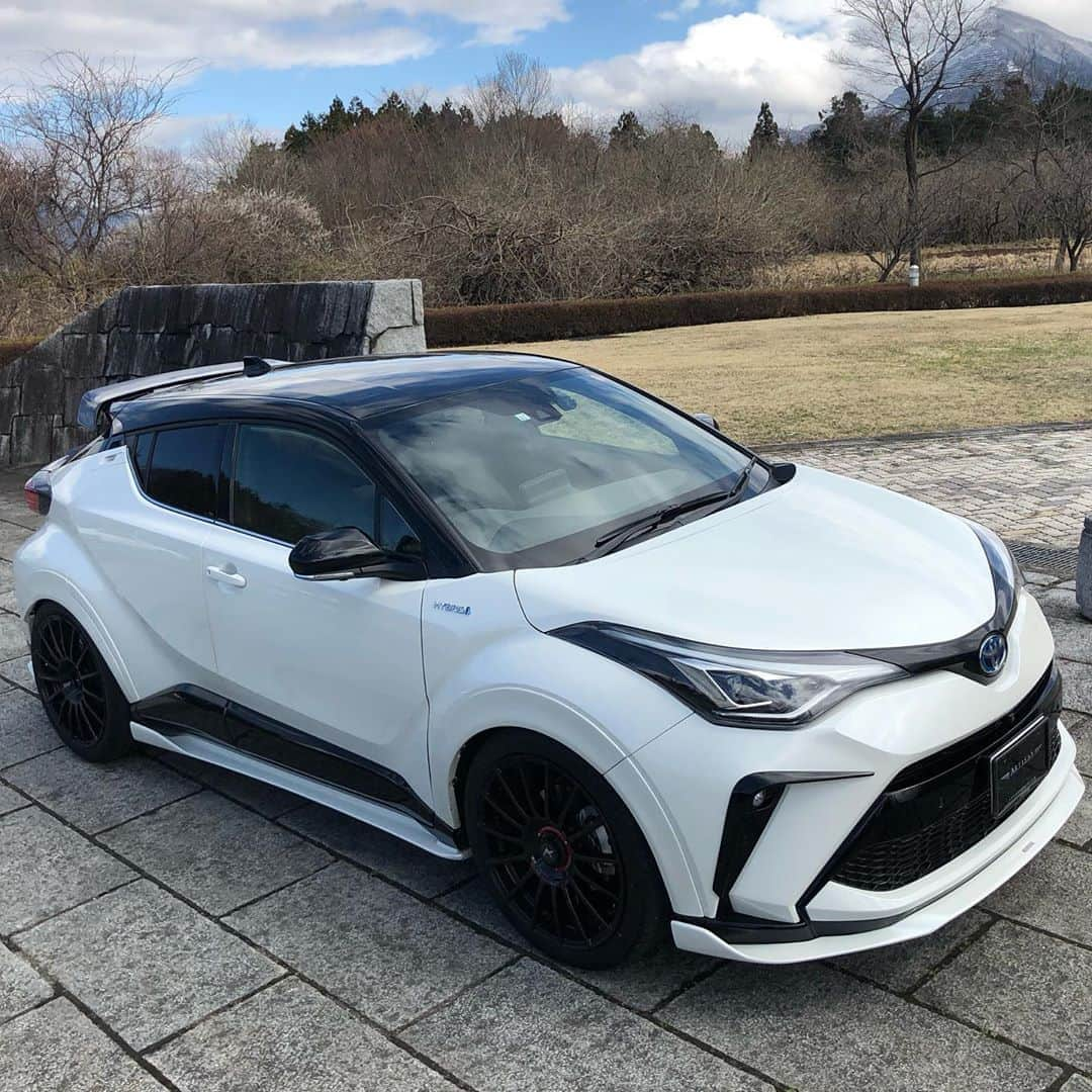 Spirits Artisanさんのインスタグラム写真 - (Spirits ArtisanInstagram)「TOYOTA C-HR MC After  owner：@cinnamon_2525 Body kit : Artisanspirits///Sportsline blacklabel  suspension : blitz  Wheel : ARTISAN SPIRITS× OZ SUPERTURISMOEVOLUZIONE  Tire : yokohamatire  #アーティシャンスピリッツ#アーティシャン #artisanspirits #artisan  #toyota #toyotachr #chr #bodykit #blacklabel  #blitz #suv #東京オートサロン2020 #tokyoautosalon2020 #evasivemotorsports  #ravspecjdm #butlertire #jworksunlimited #premierautowerkz #suvproject #kanooperformance #car_life_staff  #トラウム #車庫小舗 #nigeljdmparts #advancedautoperformance  #ottoautoservice #mr__lexus #jackspna」7月28日 20時02分 - artisan_spirits