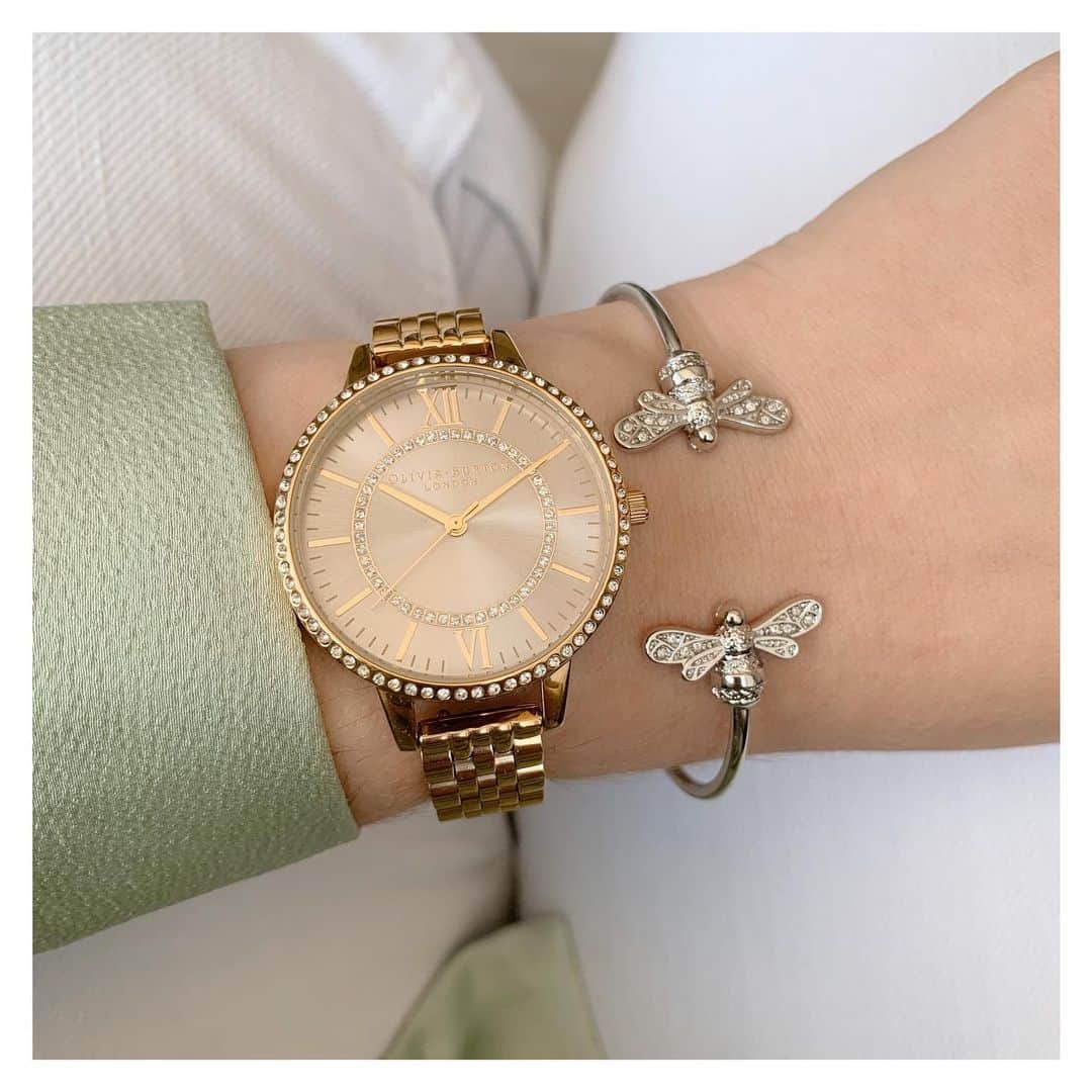 Olivia Burtonさんのインスタグラム写真 - (Olivia BurtonInstagram)「Sparkle Wonderland meets Sparkle Bee! 🐝✨ #MyOliviaBurton #ArmCandy #NewClassics #SparkleBee」7月28日 20時04分 - oliviaburtonlondon