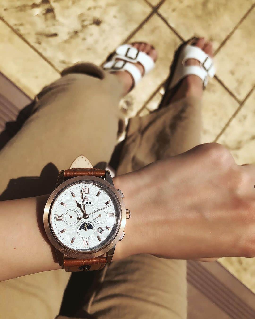 KIKKOのインスタグラム：「✔️New watch ⌚️ . 最近よくつけてる時計は　@loborjapan . 質問多かったからもう1回はっとく❤️ クーポンよかったら使ってねん💄 . code → kikkofk 10%OFFになるみたい✨ (2021.6.11まで使えるよ❤️) . . #lobor #ロバー #腕時計 #時計 #手元倶楽部」