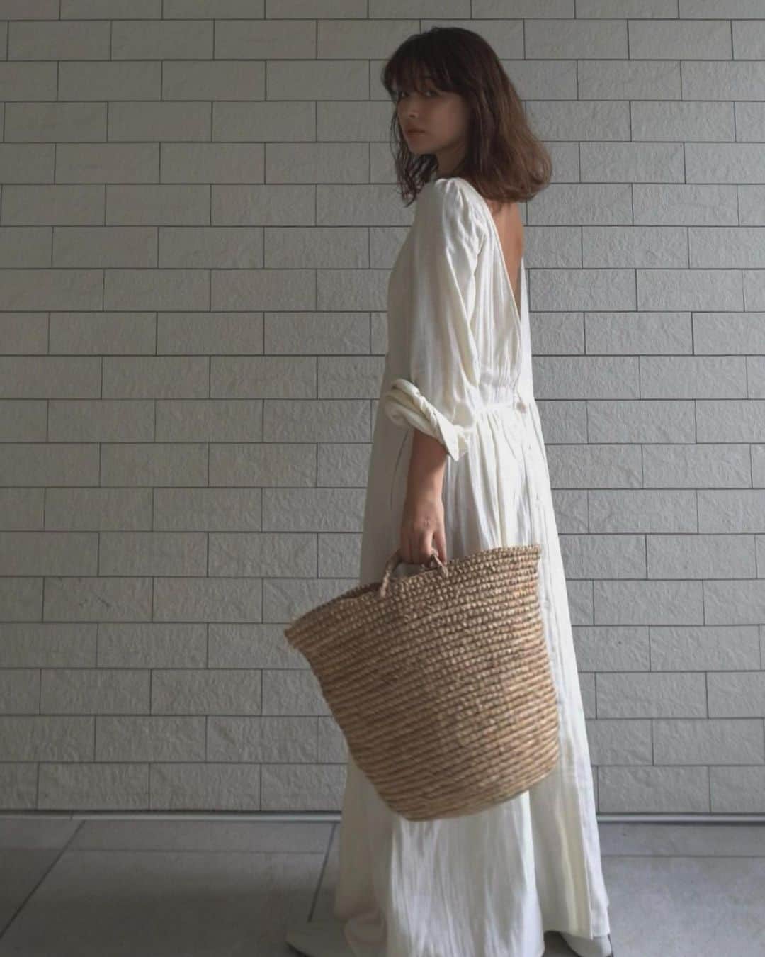 JUNNAのインスタグラム：「7月30日発売の ETRÉ TOKYO新作のスタイリング 7LOOKのYouTubeを更新しました🌾  このメイクも #celvoke メイク  ストーリーでは引き続きQ&Aします #バックオープンコットンワンピース  #etretokyo #YouTube #2020ETRE_AW」