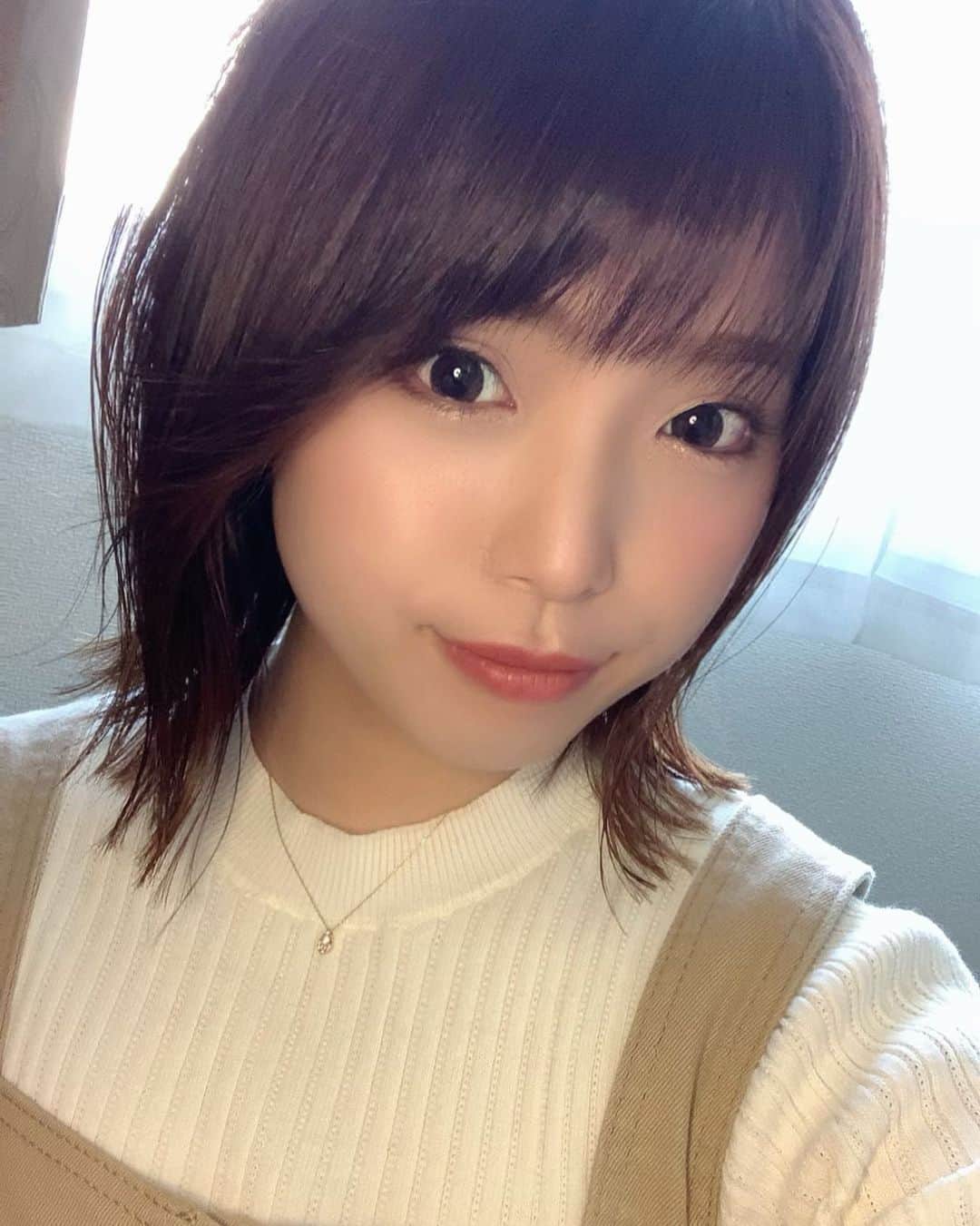 水琴雫のインスタグラム：「頭が軽くなった！切った！💇‍♀️ .  #北海道#札幌#すすきの#バルセロナグループ#フィリア#ニュークラブ#ホステス#キャバ嬢#キャバクラ#f4f#繁華街#夜遊び#新宿#歌舞伎町#名古屋#錦#大阪#北新地#ミナミ#中洲#可愛い#かわいい女の子#Instagram#いいね返し#ヘアメ #STRONGHEARTS#OWE」