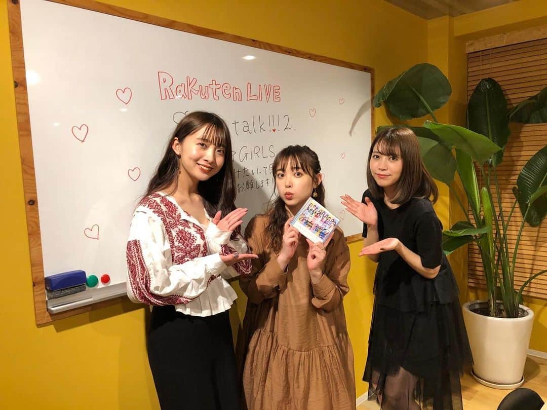 中島早貴さんのインスタグラム写真 - (中島早貴Instagram)「Rakuten LIVE girls talk!!! 2. ご視聴ありがとうございました💗 　 ゲストは 『SUPER☆GiRLS』 渡邉幸愛さん 井上真由子さん 　 2人が女の子喋りしてくれるから おかげさまで私も少しだけ控えめに出来た、はず！😂 今日も楽しいトークありがとうございました🙏🏻 　 #スパガ #渡邉幸愛 さん #井上真由子 さん 　 #ガールズトークツー」7月28日 20時43分 - saki__nakajima__uf