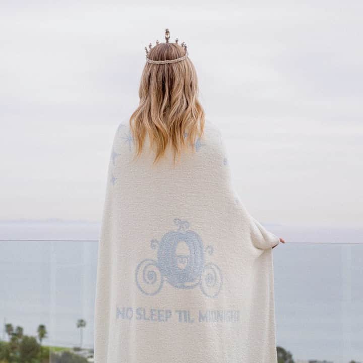 のインスタグラム：「Relax like royalty with our new, ultra-cozy Disney by Barefoot Dreams collection inspired by favorite fairy tales 💫  Link in bio #barefootdreams #disneyxbarefootdreams」