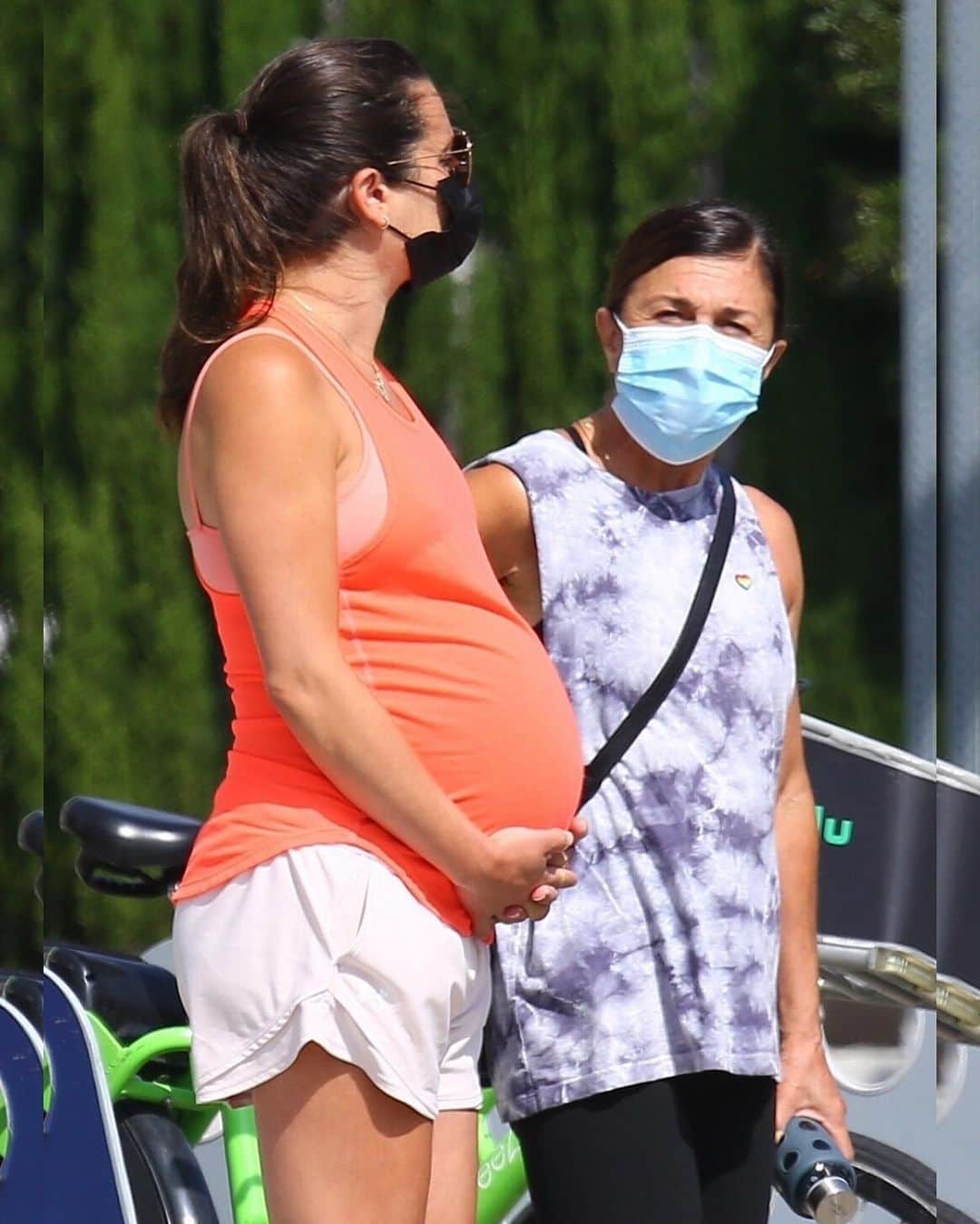Just Jaredさんのインスタグラム写真 - (Just JaredInstagram)「Lea Michele holds onto her baby bump while out on a walk with her mom Edith in LA #LeaMichele Photos: Backgrid」7月29日 6時30分 - justjared
