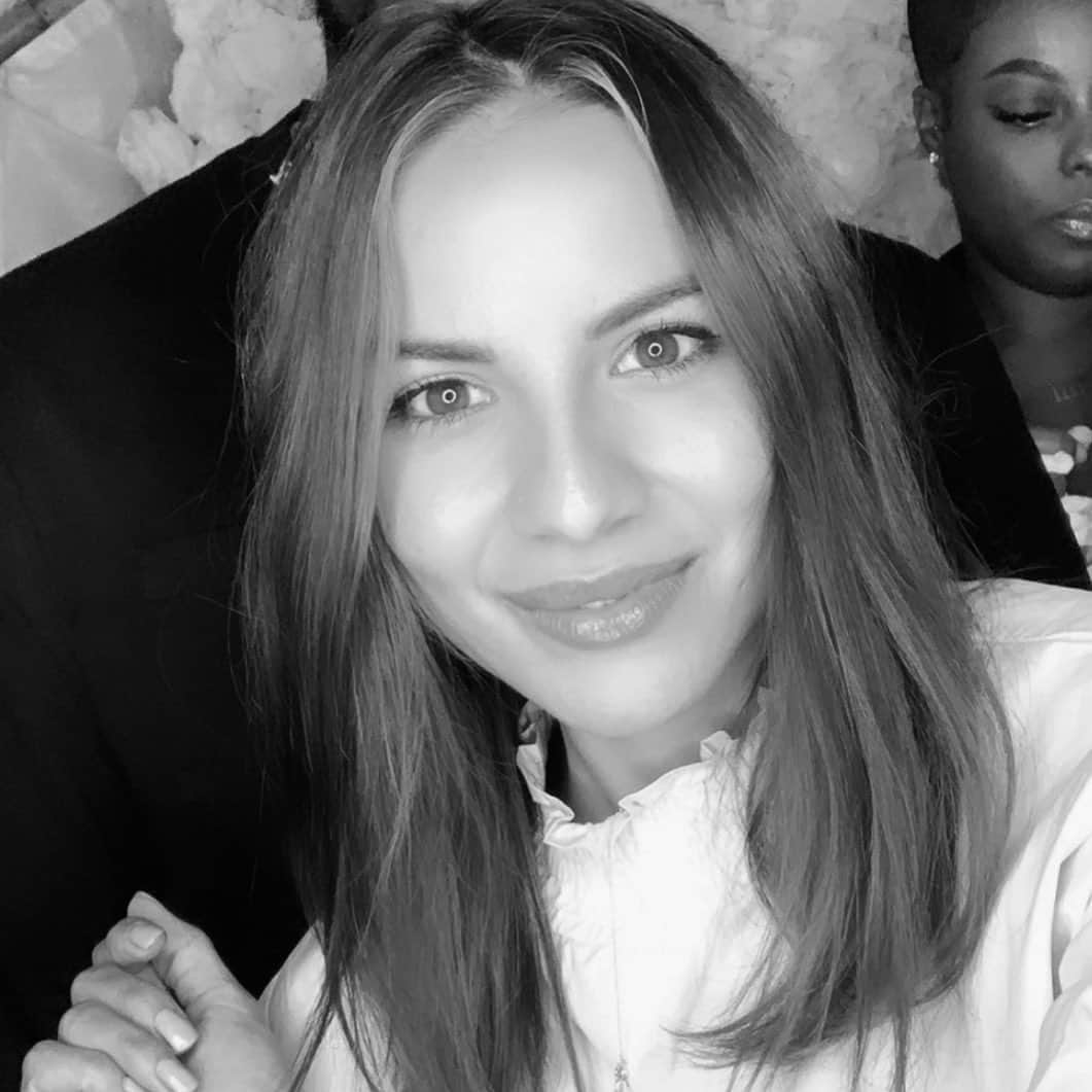 レイシー・バンハードさんのインスタグラム写真 - (レイシー・バンハードInstagram)「I stand with Women in Turkey  Challenge accepted ❤️ -  ‘let’s cheer each other along, not tear each other down’  We’ve been told since way before the 1100’s (I wanted to give you a mild understanding of how long these ideas have been alive for)  that we weren’t as intelligent, that we didn’t have rights, that we didn’t deserve, we don’t look ‘right’ ..   A lot of us still have these beliefs engrained within us to this day, be it through DNA, family traditions, generations.  Take the time to work on such traumas & heal them - you deserve to believe you can be your best and highest self ❤️  It’s time we root each other on, give females compliments, promote their businesses, support their visions, be nice about each other, let’s stop criticising each other and start loving each other, help a woman where you can even if it’s just in the girls toilet on a night out (love you girls!), or a smile when walking past. Small steps = BIG changes ❤️  I love you and I’m 100% going to be more conscious of how I talk to women in my daily life 🙏🏽  Thank-you for the nomination 😘 @thequarterlifefunk @soniakefalas28 @ourfamof5females1male   #love #women #vibes #bestself #highestversion #womenempowerment #womensupportingwomen #womenempoweringwomen」7月29日 6時24分 - lacey_shameela