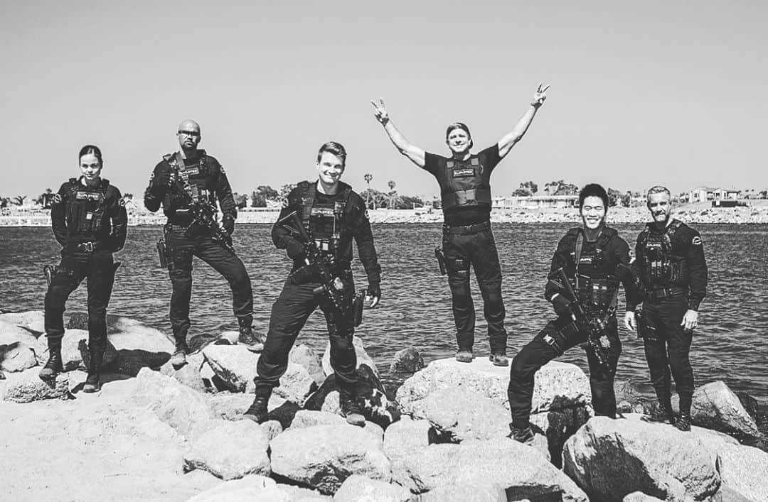 シェマー・ムーアさんのインスタグラム写真 - (シェマー・ムーアInstagram)「ONE WEEK and the @swatcbs #SQUAD is back to filming for SEASON 4!!!! It’s gonna be one hell of a challenge, but we are gonna do what we do and GRIND it out 💯 and continue to bring you the most ACTION packed and GROUNDED cop drama on TV!!!! #rollswat #swat」7月29日 6時34分 - shemarfmoore