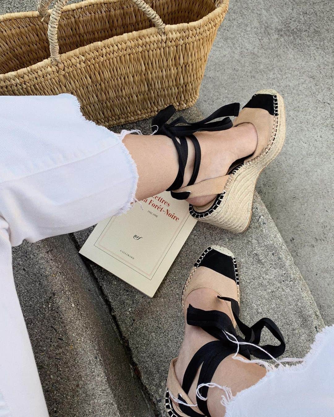 Kelsey Simoneのインスタグラム：「Shoes shoes shoes!」