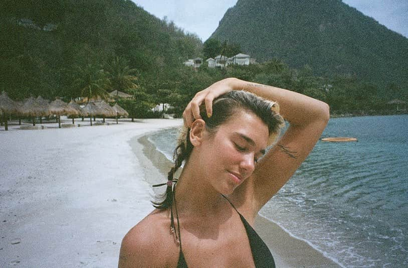 デュア・リパさんのインスタグラム写真 - (デュア・リパInstagram)「St. Lucia disposables 🥽🐠🐬」7月29日 6時40分 - dualipa