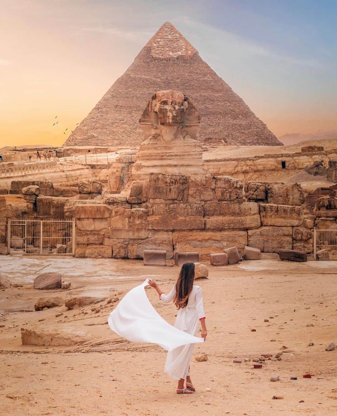 Earth Picsさんのインスタグラム写真 - (Earth PicsInstagram)「Cairo Egypt 🇪🇬 tag someone you want to visit with. Photo by @voyagefox_」7月29日 7時28分 - earthpix
