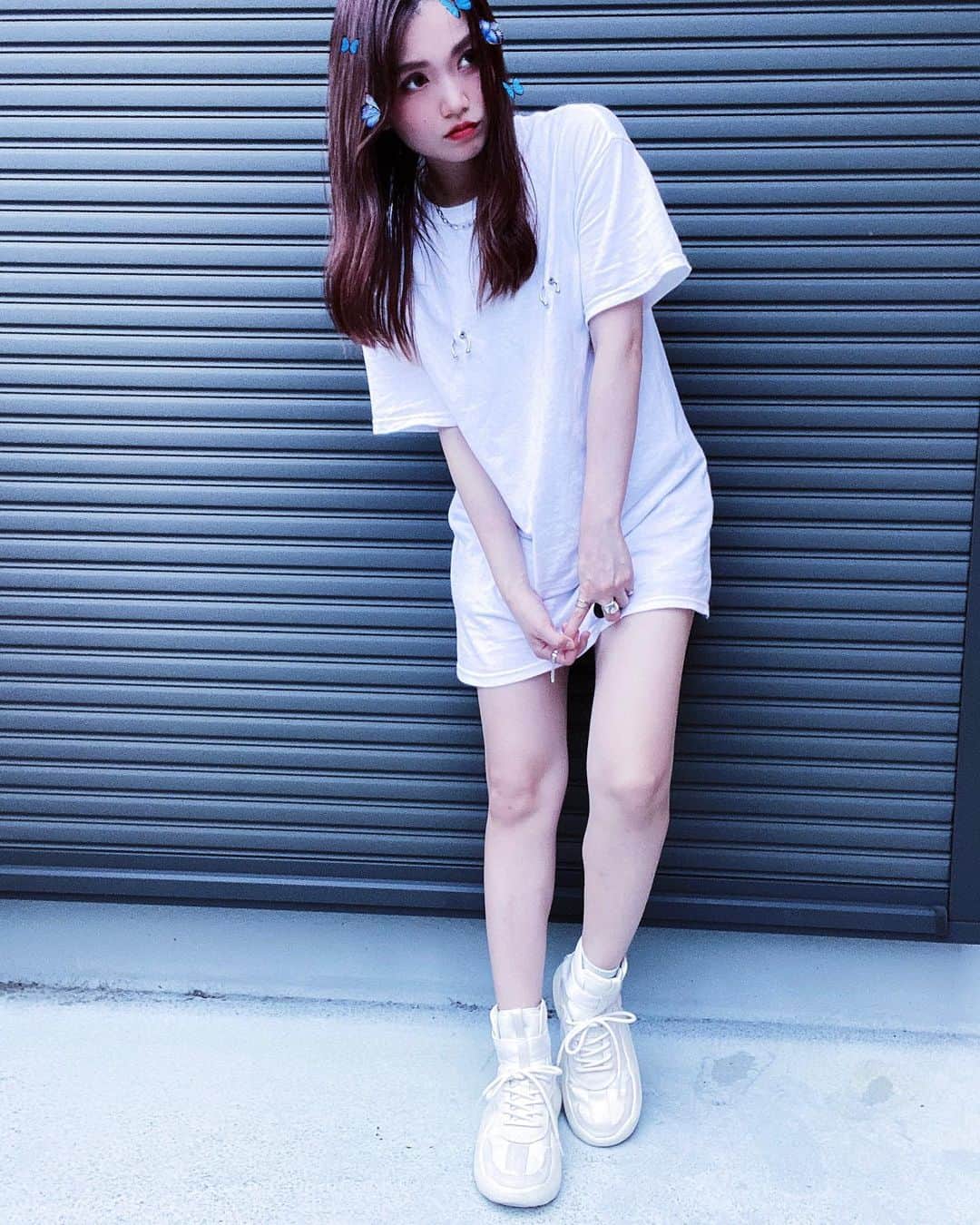 のインスタグラム：「Today's coordinate🤍  打ち合わせしてた☺︎ ちゃんと決まったら報告するね！ わくわくするなぁ」