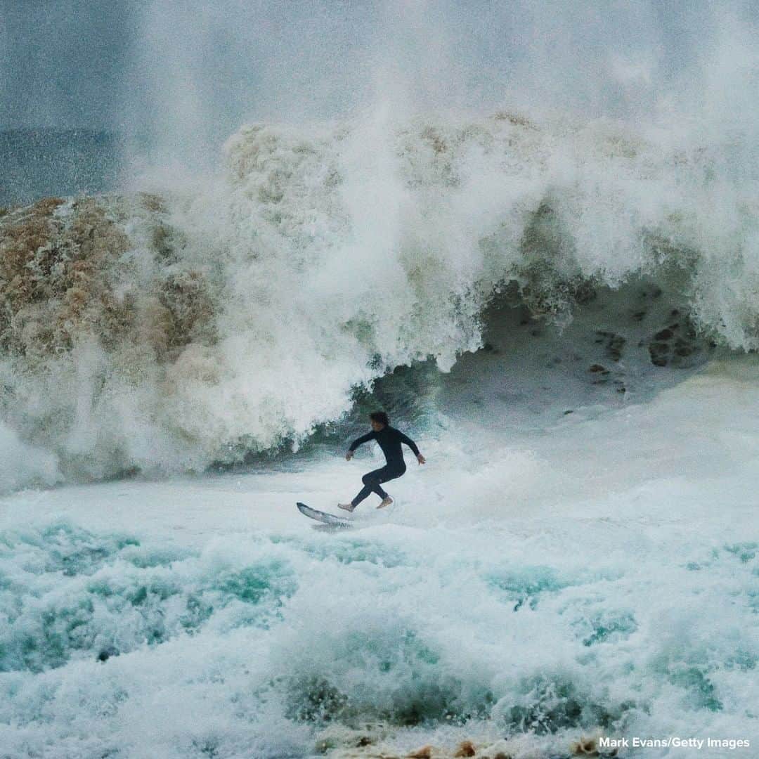ABC Newsさんのインスタグラム写真 - (ABC NewsInstagram)「WILD WAVES: Surfer tackles choppy ocean at South Narrabeen in Sydney, Australia. #ocean #surfing #sea #australia」7月28日 22時44分 - abcnews