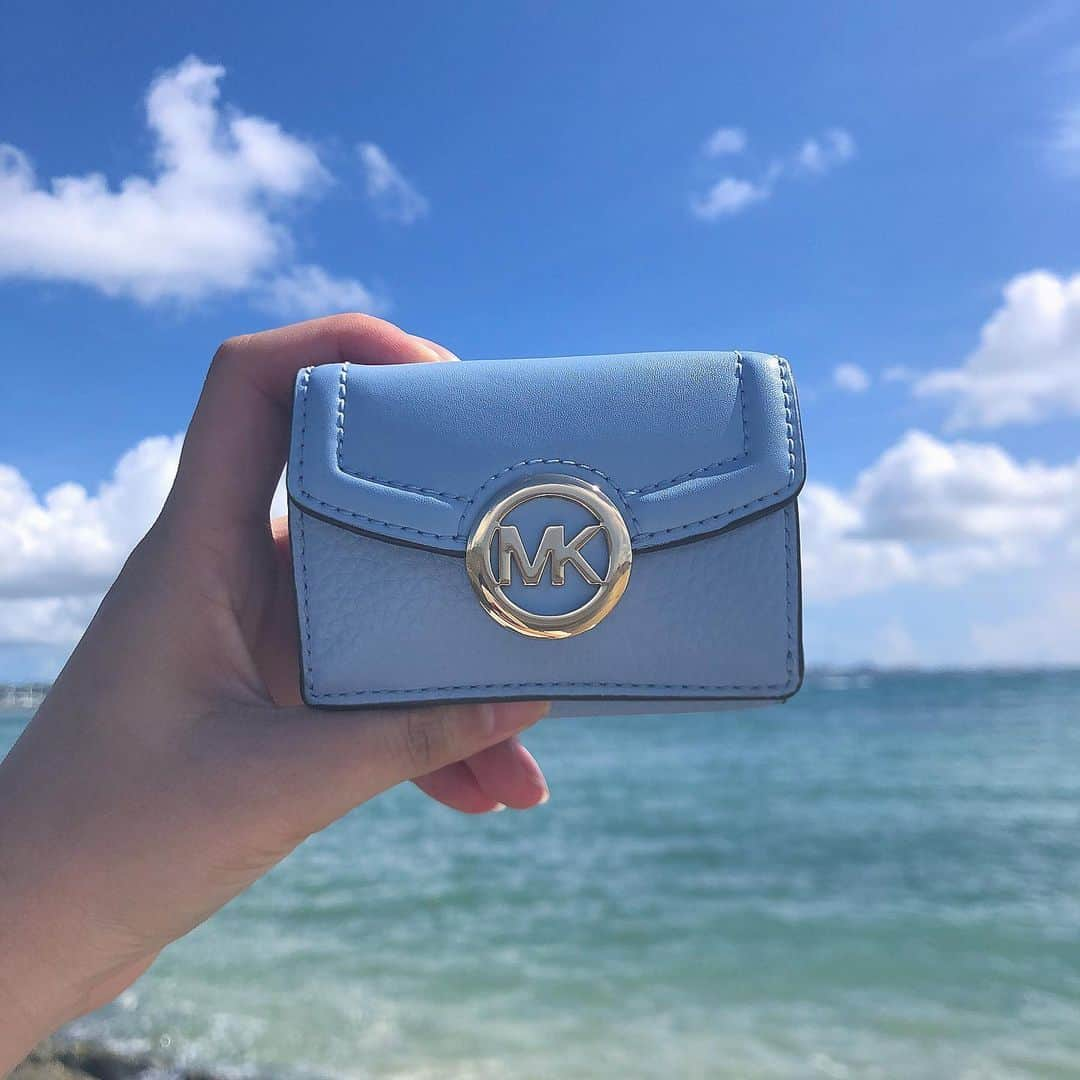 佐藤和奏のインスタグラム：「New wallet👛  ﻿ ﻿ ﻿ ﻿ ﻿ ﻿ ﻿ ﻿  #michaelkors #michaelkorswallet」