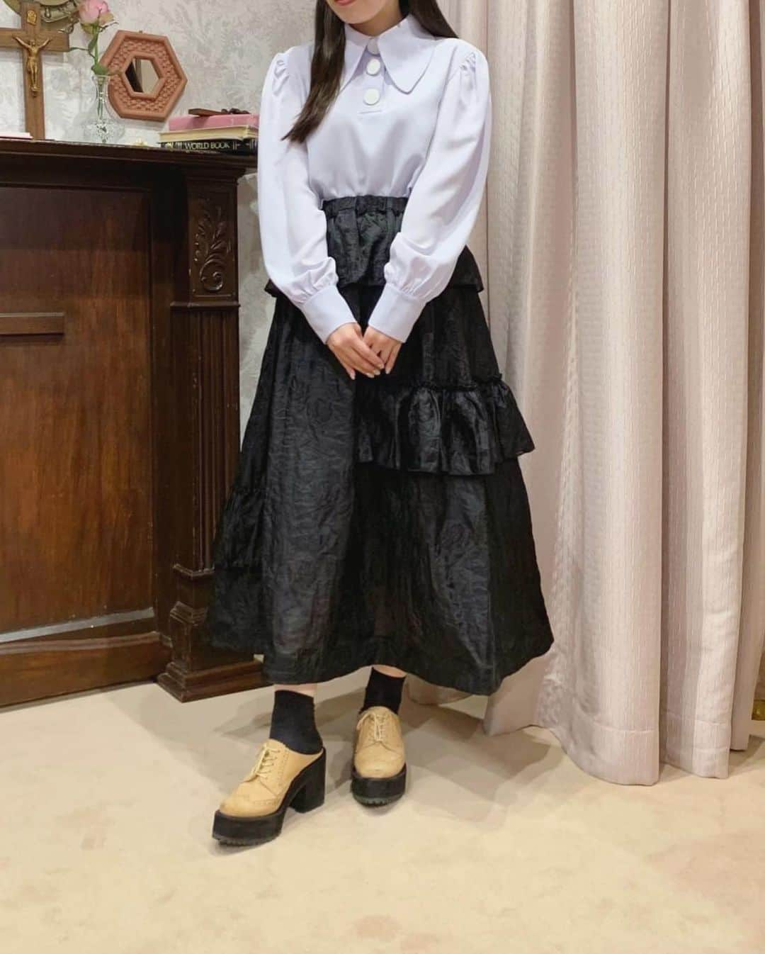 HONEY MI HONEY OFFICIALさんのインスタグラム写真 - (HONEY MI HONEY OFFICIALInstagram)「chiffon puffsleeve blouse💕 of.pk.lav freesize  ビッグカラーとホワイトのビッグボタンがレトロな印象のシフォンブラウス 程よいパフスリーブ、サラッとしたシフォンでシンプルなのでコーデしやすい一枚 秋冬のパステルコーデが叶います  @honeymihoney_official @honeymihoney_style  #HONEYMIHONEY #表参道 #原宿 #大阪 #南堀江 #时尚 #我的最愛 #ハニーミーハニー #tokyo #osaka #outfit #fashion」7月28日 22時57分 - honeymihoney_official