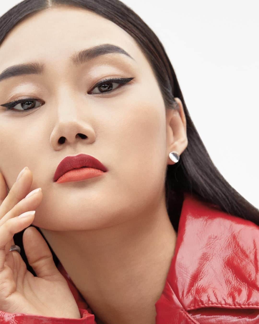 資生堂さんのインスタグラム写真 - (資生堂Instagram)「Two times the color, two times the fun. Wear LipLiner Ink Duo Prime + Line in True Red on top and Geranium on the bottom for a bold result. #ShiseidoMakeup #JapaneseBeauty」7月28日 23時00分 - shiseido