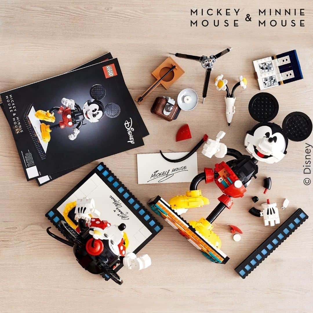 LEGOさんのインスタグラム写真 - (LEGOInstagram)「Awww, the perfect couple! ❤️Check out these amazing @disney Mickey Mouse & Minnie Mouse buildable characters.  @mickeytrueoriginal @minniestyle  #LEGO #disney #mickeymouse #minniemouse」7月28日 23時00分 - lego