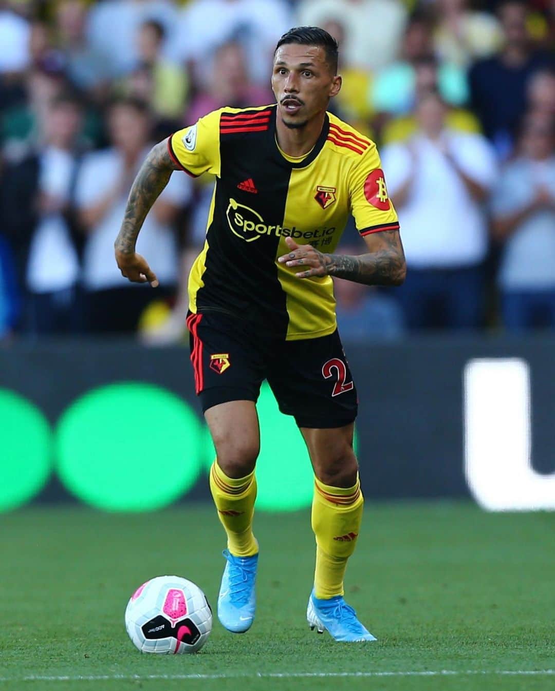 ヨゼ・ホレバスのインスタグラム：「For now I would like to say thank you and wishing @watfordfcofficial all the best for the future but it was time for me to say good bye after all what happen ,of course I’m not happy to end it like that how it was but to be honest I feelt left out of everything not to help the team !(and no I wasn’t injured and no my legs are not gone ,Absolut in shape and yes I’m 36 and still do more then younger once’s ) It was hurting to make this decision because I love football to much and not being involed in something what you love hurts . Maybe I’m the least affected on that now and feel for my old teammates and the club the fans ,my supporter and everyone who is involed in the club that it came to the end of the season like that to go down. For the club I really wish Watford all the best for the future  And for me personal is time for a new challenge .」