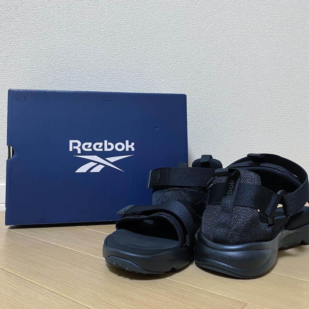 マックさんのインスタグラム写真 - (マックInstagram)「こちらが購入品となります🤙 ． ． ． ． ． #Reebok #reebokclassic  #サンダル #とりあえずyeah!!」7月28日 23時08分 - john_mac2