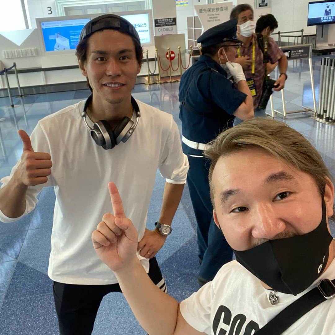 のインスタグラム：「‪🔵🔴‬﻿ ﻿ 羽田にケントのお見送りに行って来たぞ！w﻿ ﻿ ロシアで頑張って来いよ‼️﻿ ﻿ 次、会う時は代表だな！﻿ ﻿ って、その前にコロナに終息して貰わないとな。。。苦笑﻿ ﻿ ‪YNWA‬﻿ ﻿ ‪#tokyo12‬ #橋本拳人」