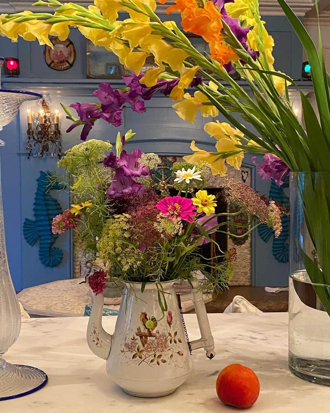 クリスティ・ブリンクリーさんのインスタグラム写真 - (クリスティ・ブリンクリーInstagram)「One of the many things I  L🌼VE  about Summer! Fresh flowers from the garden ! Hope your day is like a bouquet that makes you smile! 🌺🌸🌼💐」7月28日 23時18分 - christiebrinkley