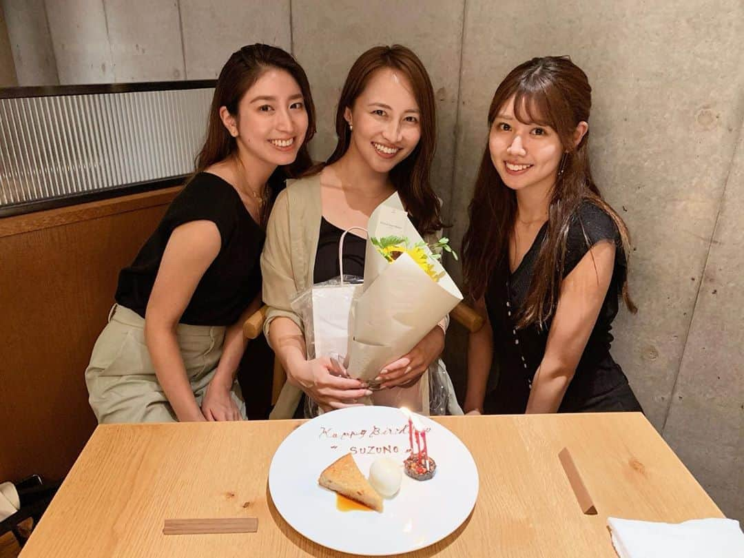 左近鈴乃さんのインスタグラム写真 - (左近鈴乃Instagram)「Tuesday night🥂🌙🌻🎂 #thankyou」7月28日 23時20分 - suzuno_sakon