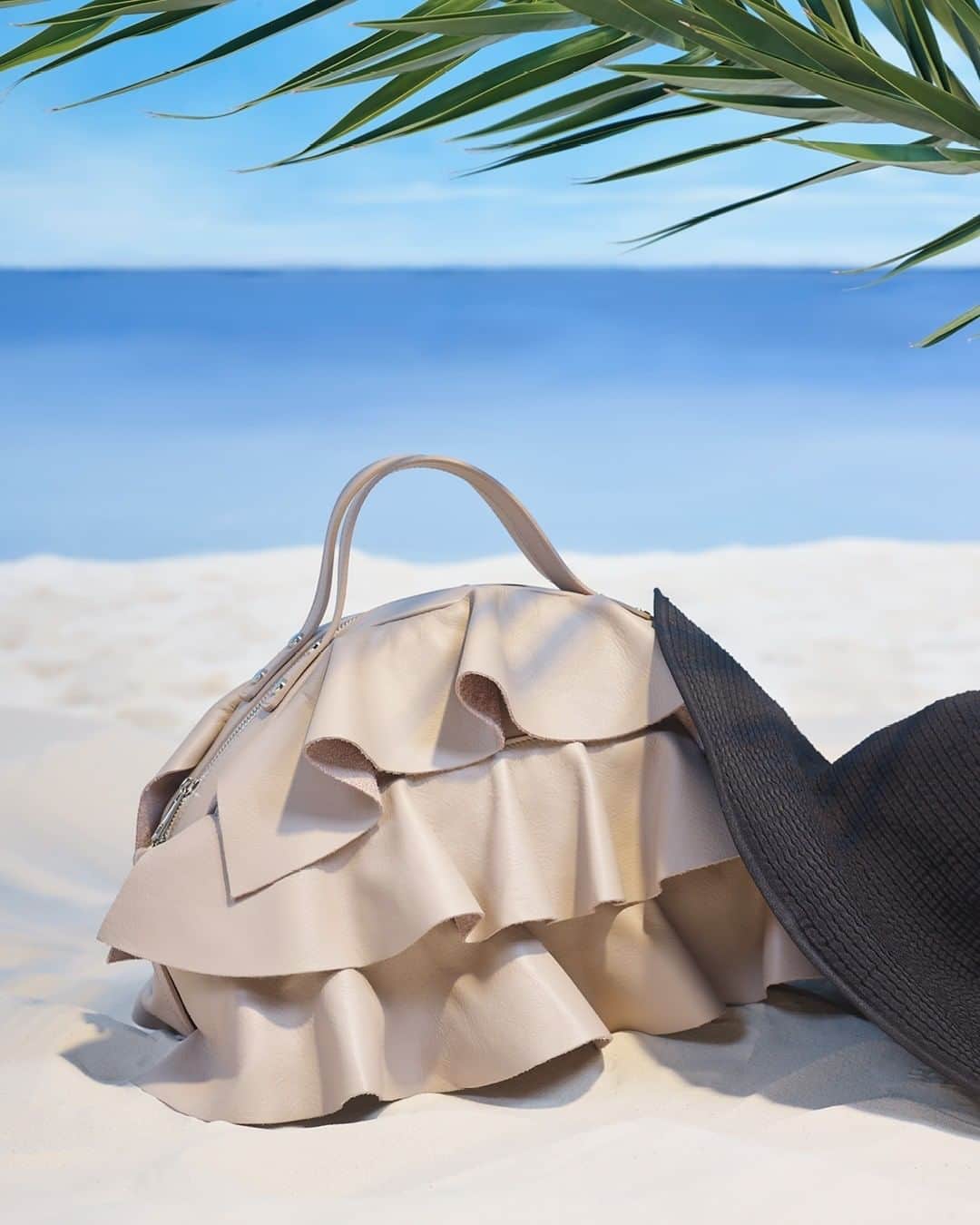 フォリフォリさんのインスタグラム写真 - (フォリフォリInstagram)「Waves of pure summer style. The new Volume Up it-bag has just landed in-store and online.  #follifollie #accessories #handbag #accessoriesoftheday #accessoriesaddict #bagoftheday #summervibes #summertime #summer #2k20」7月28日 23時30分 - follifollie