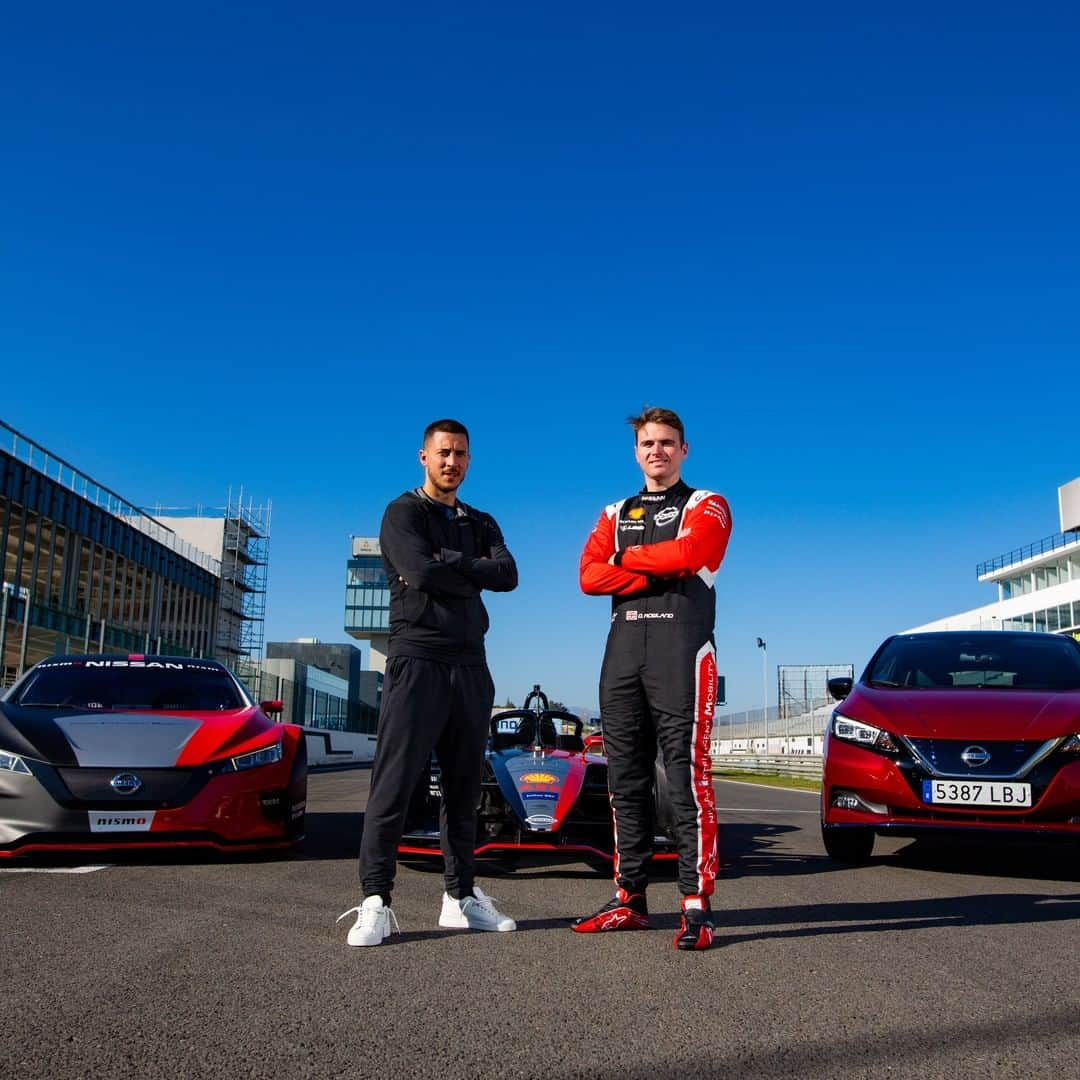 Nissanさんのインスタグラム写真 - (NissanInstagram)「Excited to hear @hazardeden_10 chose to switch to a #Nissan #LEAF! We wanted to share the skills and capabilities of his new car, so we surprised him with the ultimate #EV experience, trying out the LEAF and LEAF NISMO RC on track with @oliverrowland1 ‘s guidance! Don’t you think these two make a great team? #Nissan #IntelligentMobility」7月28日 23時30分 - nissan