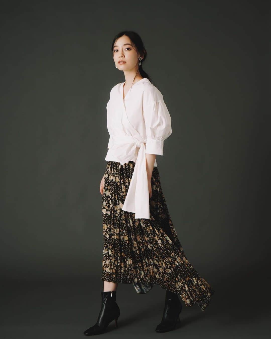 celford_officialさんのインスタグラム写真 - (celford_officialInstagram)「【PRE ORDER】﻿ ﻿ 2020 AUTUMN WINTER 1st﻿ ﻿ blouse ¥14,000＋tax﻿ skirt ¥18,000+tax﻿ ﻿ プロフィールのリンクよりご覧頂けます。﻿ ﻿ ﻿ #CELFORDAW20 #celford #セルフォード」7月28日 23時36分 - celford_official