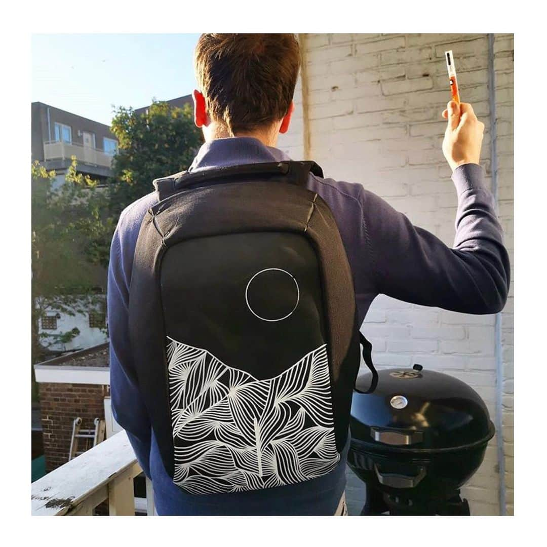 XD Designさんのインスタグラム写真 - (XD DesignInstagram)「« Line art on the Bobby backpack 🤩 made by @linestherapydesign » 🖊  ⠀⠀⠀⠀⠀⠀⠀⠀⠀ ⠀⠀⠀⠀⠀⠀⠀⠀⠀ ⠀⠀⠀⠀⠀⠀⠀⠀⠀ ⠀⠀⠀⠀⠀⠀⠀⠀⠀ ⠀⠀⠀⠀⠀⠀⠀⠀⠀ ⠀⠀⠀⠀⠀⠀⠀⠀⠀ ⠀⠀⠀⠀⠀⠀⠀⠀⠀ ⠀⠀⠀⠀⠀⠀⠀⠀⠀ ⠀⠀⠀⠀⠀⠀⠀⠀⠀ #MadeforModernNomads 🌴 • • • #xddesign #bobbybackpack #bobbyoriginal #xddesignbackstory #xddesignbobby #antitheftbag #antitheftbackpack #travellifestyle #photooftheday #modernnomad #gotyourback #organized #keepexploring #stayconnected #travelbuddy #travelgear #digitalnomad #travelwear #global_people #travelsafe #adventure #digitalnomadlife #thetraveltag #lineart #graphic #travelcommunity #customized #molotowmarkers #molotow」7月28日 23時46分 - xddesign