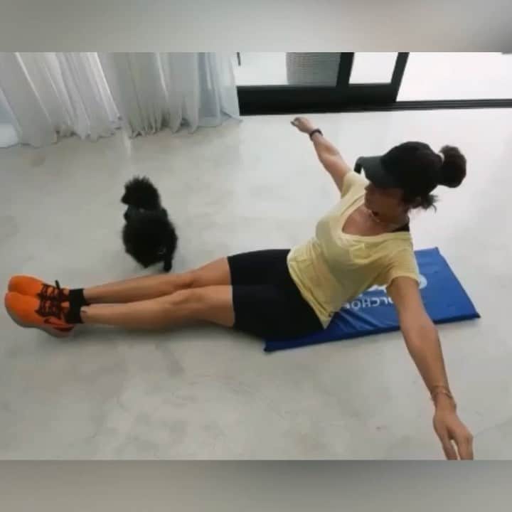 Giovanna Antonelliのインスタグラム：「É tanto amor, q nem malhar eu posso.... rsrsrs.  #sortedog ... A Sorte é toda minha.... rsrsrs.  Bom dia !!! ☀️ Tô ou não tô com a sorte???????」