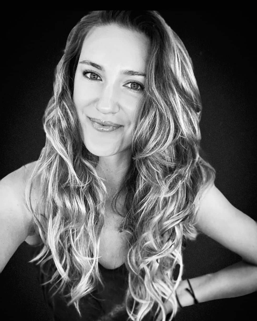 ビクトリア・アザレンカのインスタグラム：「#challengeaccepted #womensupportingwomen  All my beautiful, strong and inspiring women, thank you for your nomination and thank you for motivating, inspiring, empowering and pushing thru the obstacles  with your heads held high! Love xxx ❤️ V」