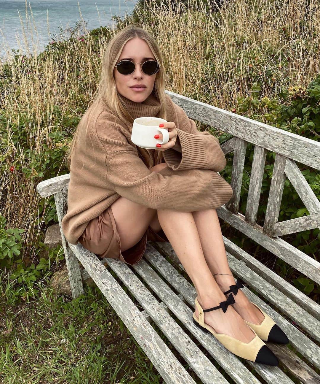 ペニーレ・タイスベックのインスタグラム：「Summer snuggled☕️」