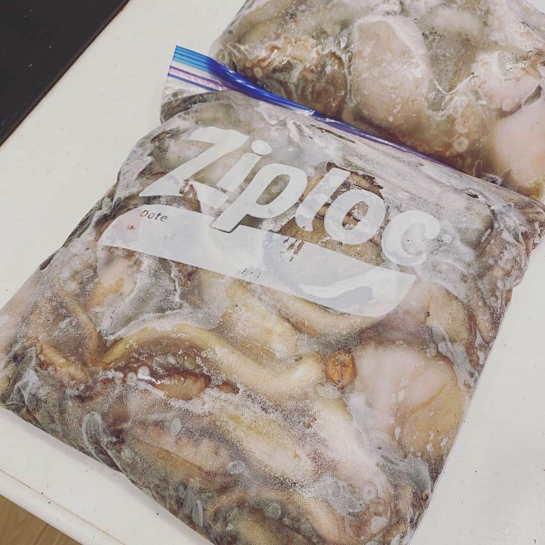 山縣亮太さんのインスタグラム写真 - (山縣亮太Instagram)「以前明石のハマチ釣りでお世話になった釣り兄貴から、明石の蛸がたくさん届きました。ささやかな夢だった蛸丸々1匹使ったおでんにしました。いつもありがとうございます✨🐙→→　@wadageruge  #蛸　#料理　#蛸料理」7月28日 23時54分 - y.ryo34