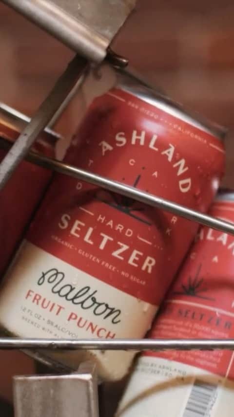 のインスタグラム：「The team down at @ashlandhardseltzer are tickling our taste buds once again! If you are in LA or OC California, you can score some at your local Ralph’s, Bev Mo, Costco, or Whole Foods. So happy to be part of this company. One, their shit is delicious and B, the free Ashland I get is my quarantine dream. @joshlandan_ , hook it up with the Fruit Punch!!!」