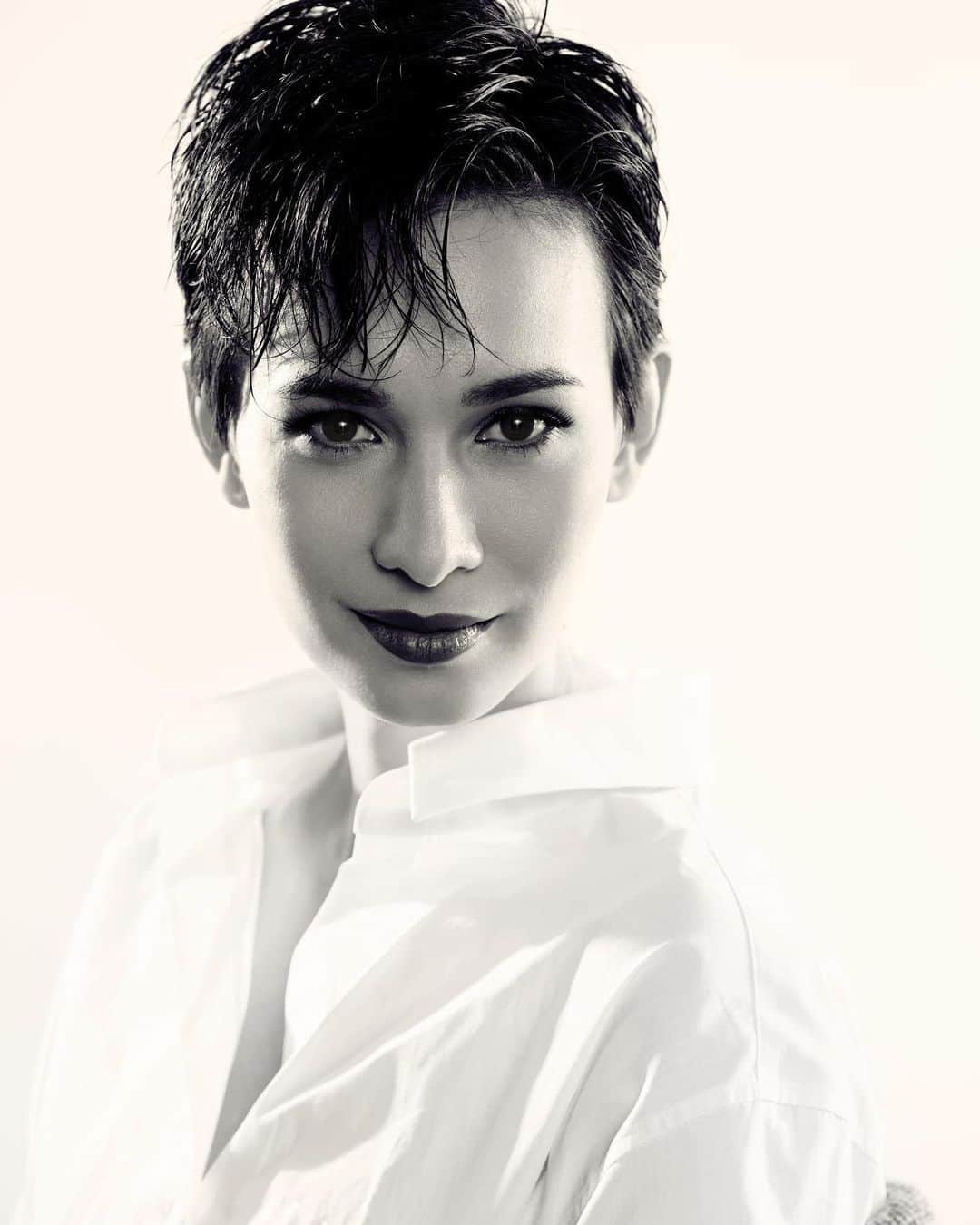 セリーナ・ジェイドのインスタグラム：「#challengeaccepted #womensupportingwomen Behind every successful woman is a tribe of successful women who have her back!  Thank you to these beautiful women @horanjillian @paulataylorbuttery @clairemelwani @marmichellehausler @gwgurlie86 @jenthym @nicolefroe  @saffronmchan @vennie_chiu @missmichellegoh @ankiedot @angiedonati @insta_irra_ @nadiahatta @sukeechew @chikako808 to name a few」