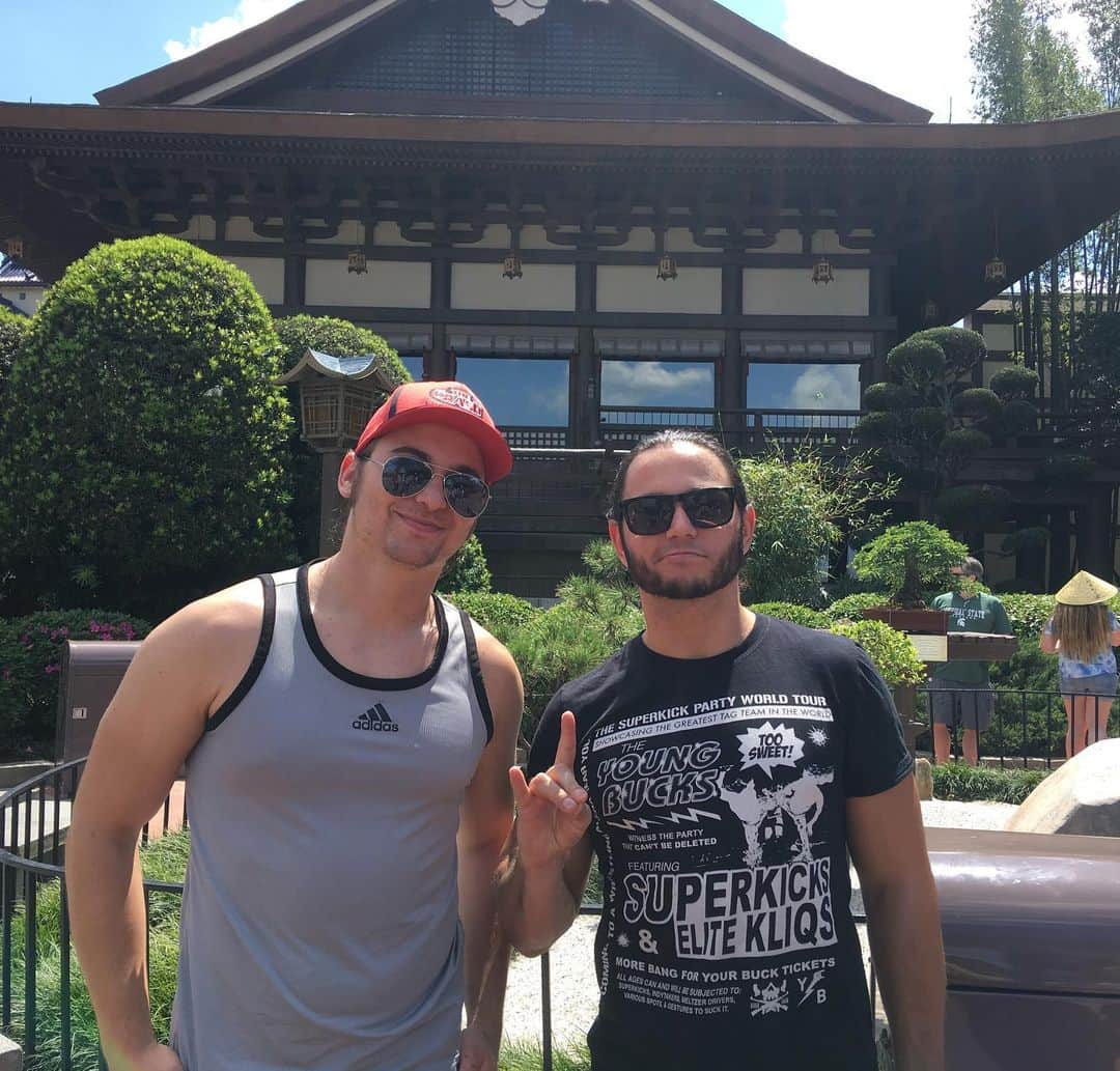 マット・ジャクソンのインスタグラム：「Happy birthday to one of the best human beings I’ve ever met, my younger brother @nickjacksonyb. You’ve traveled the planet, taken the bumps, & built an empire from the ground up, all while remaining a great family man. I wouldn’t have wanted to be in a tag team with anyone else. Now, let’s go spend another birthday in the sky. Love ya.」