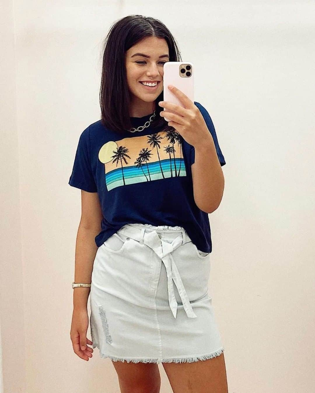 チェイサーさんのインスタグラム写真 - (チェイサーInstagram)「what is your go-to summer outfit??☀️ we love a good graphic tee + denim skirt❤️⚡️ @shopbctwo //// #chaserbrand #graphictee #denimskirt #summerstyle #stylegoals2020 #miniskirt #cuteoutfit #ootdstyle #ootdmagazine」7月29日 0時30分 - chaserbrand