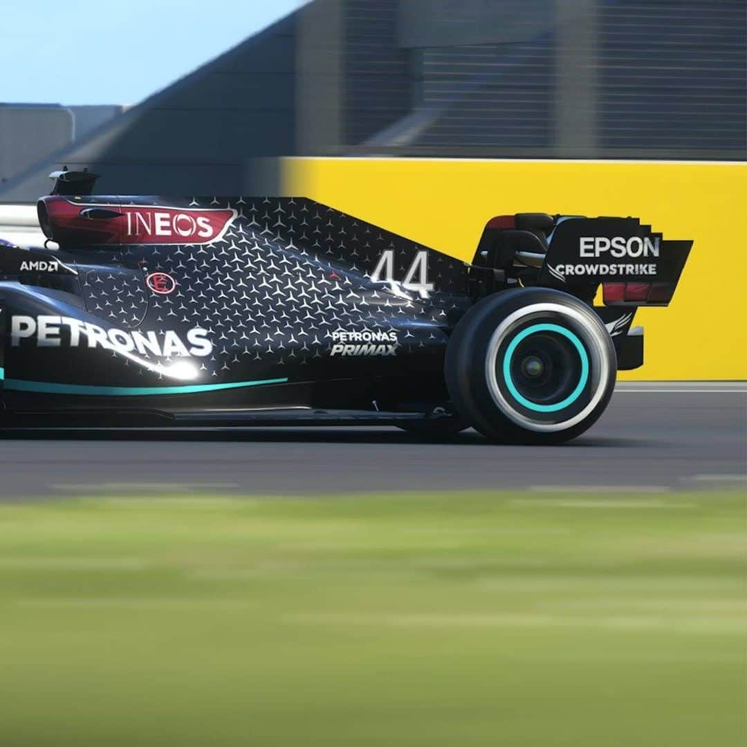 F1さんのインスタグラム写真 - (F1Instagram)「Back in black 😎🤘 . The latest update to @formula1game brings the distinctive black @mercedesamgf1 W11 to life! 😍 . #F1 #Formula1 #F12020 #F1Esports #Gaming」7月29日 0時41分 - f1