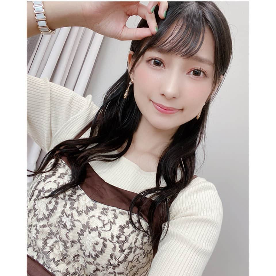 高野麻里佳のインスタグラム：「. . 作品の撮影のためにエクステを付けました☺︎ . もうショートの自分を思い出せないよ☺︎ . そのうちシレッとショートに戻ると思うけど、少しの間、新鮮な髪型にもお付き合いください♥ .」