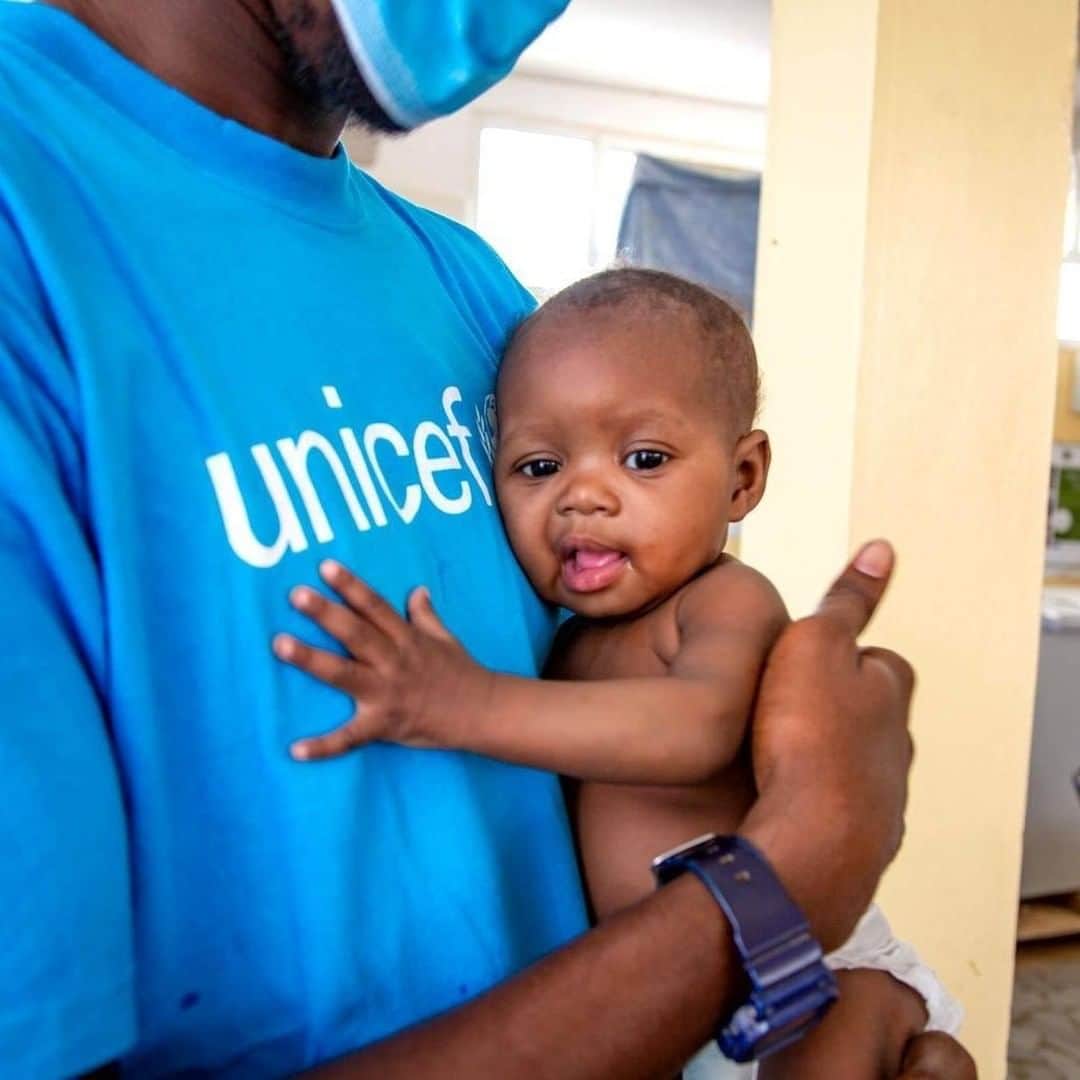 unicefさんのインスタグラム写真 - (unicefInstagram)「We share a global goal for this baby in Mauritania and millions of other children throughout the world: to end malnutrition in all its forms. But the #COVID19 pandemic is disrupting food supplies and confronting us all with a harsh reality: 10,000 more children could die from malnutrition every month this year. ⠀ ⠀ Children urgently need action to survive today and to thrive in the years to come. We must ensure every family has access to affordable and nutritious diets. It’s time to lift children up.⠀ ⠀ © UNICEF/Pouget」7月29日 0時45分 - unicef