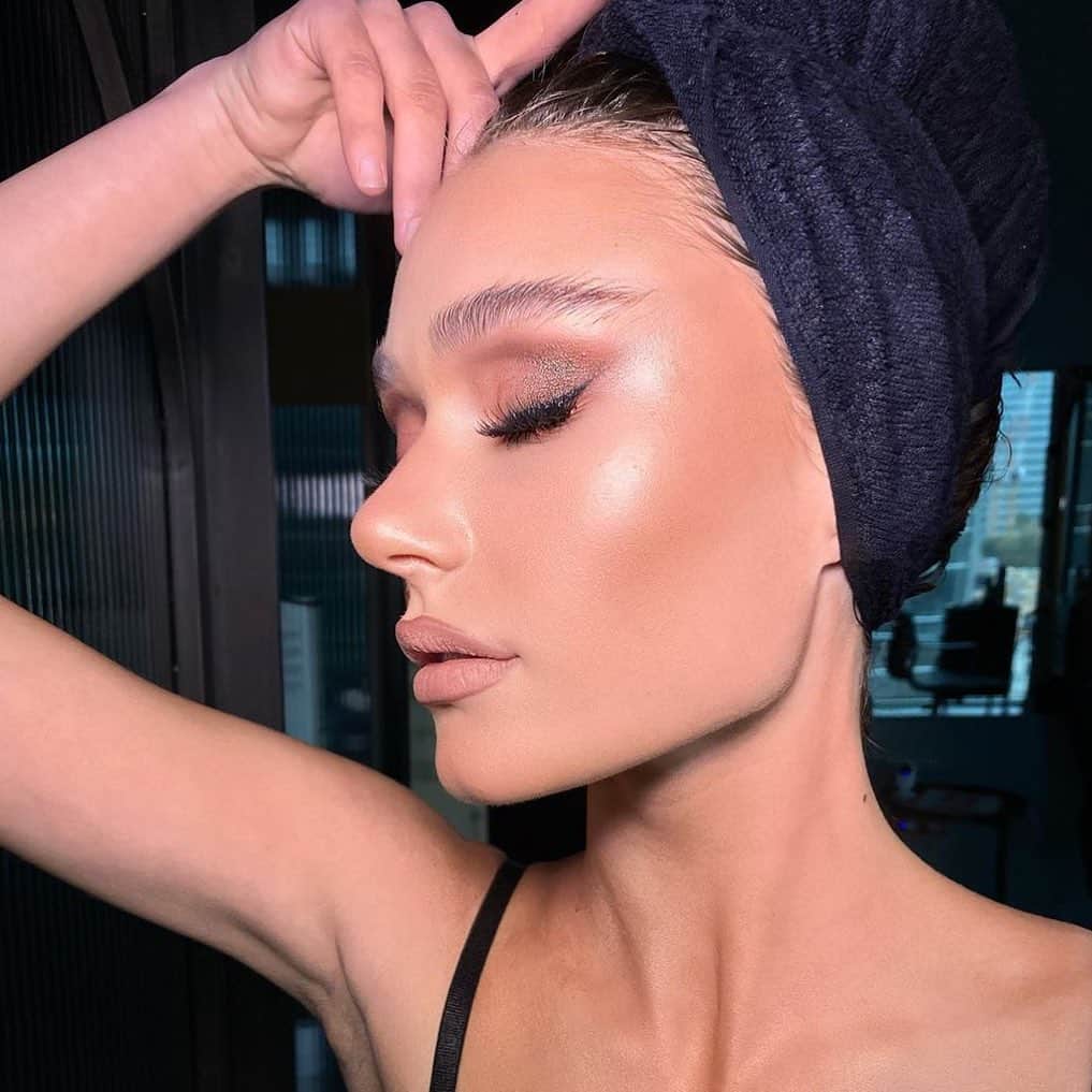Anastasia Beverly Hillsさんのインスタグラム写真 - (Anastasia Beverly HillsInstagram)「Beautiful makeup by @advaelmakias   Those brows are sitting pretty, Adva used ABH Clear Brow Gel」7月29日 0時45分 - anastasiabeverlyhills
