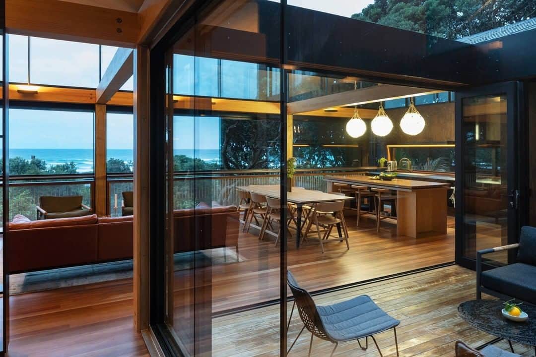 Architecture - Housesさんのインスタグラム写真 - (Architecture - HousesInstagram)「⁣ 𝑲𝒂𝒘𝒂𝒌𝒂𝒘𝒂 𝑯𝒐𝒖𝒔𝒆 🌳⁣ Beach house surrounded by nature. AMAZING, isn’t it?💚⁣ Swipe left to discover this stunning project. ⁣ ___⁣⁣⁣ 📐 @herbstarchitects⁣ 📍: Piha, New Zealand⁣ ⁣ #archidesignhome⁣⁣⁣⁣⁣ ___ ⁣⁣⁣ ⁣⁣⁣ #architecture #architecture_lovers #architecturephotography ⁣⁣ #architecturelovers #moderndesign #interiordesign #interiorarchitecture #modernarchitecture #archigram #nature」7月29日 0時51分 - _archidesignhome_